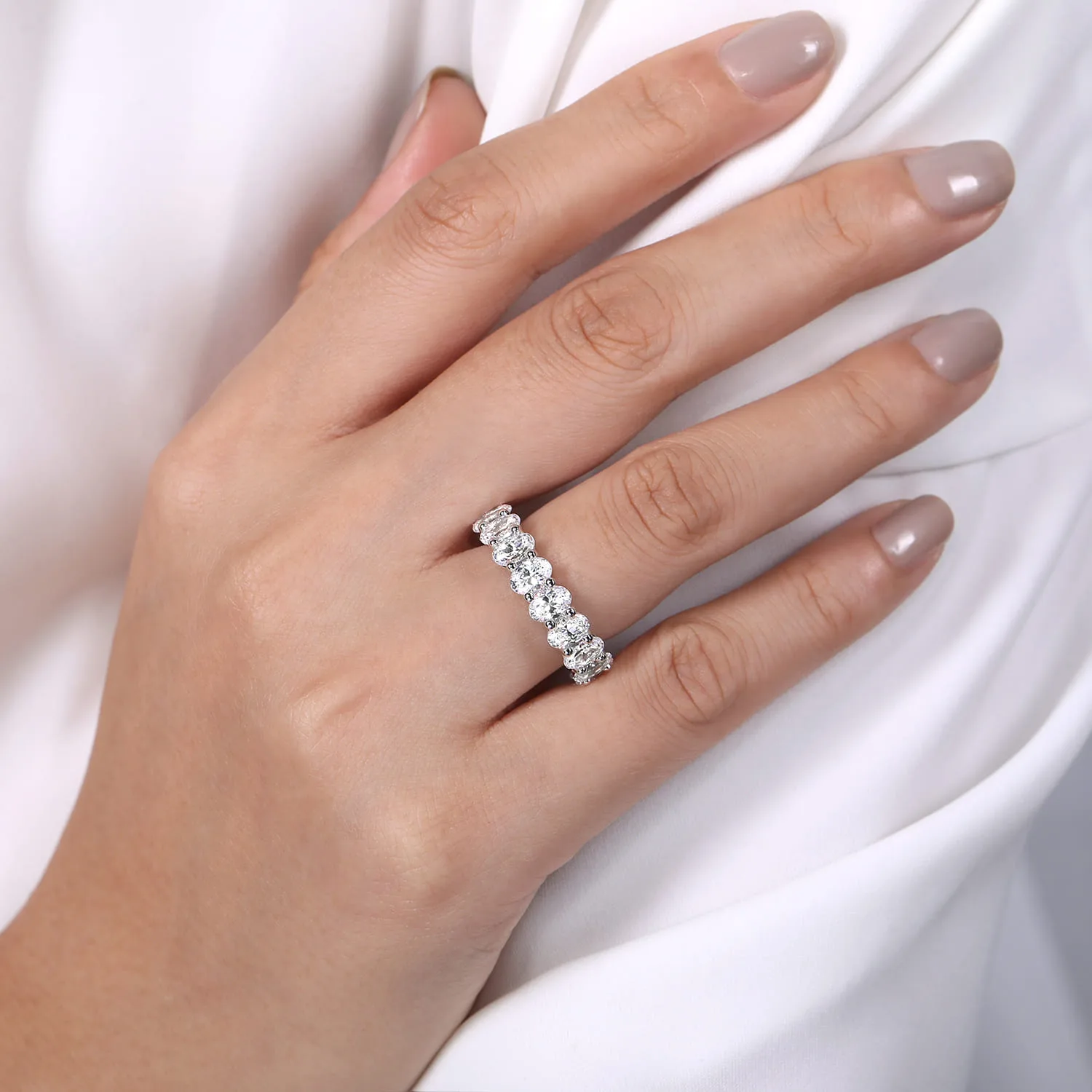 Diamond Eternity Band in 14K White Gold, photograph 5
