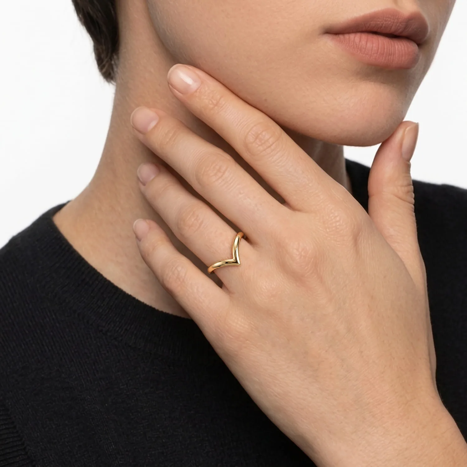 Chevron Anniversary Band in 14K Yellow Gold, photograph 5