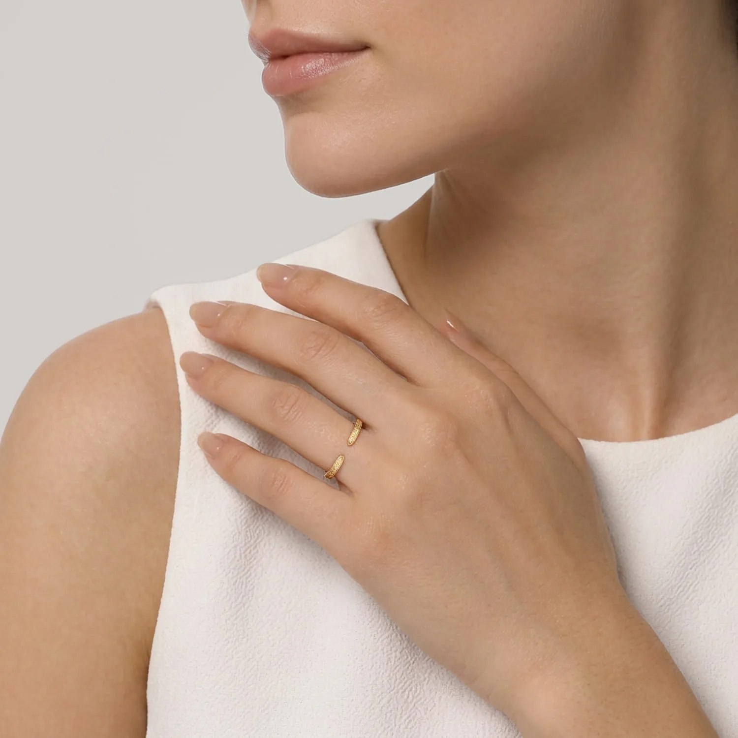 Vintage Inspired Open Eternity Band in 14K Yellow Gold, photograph 5