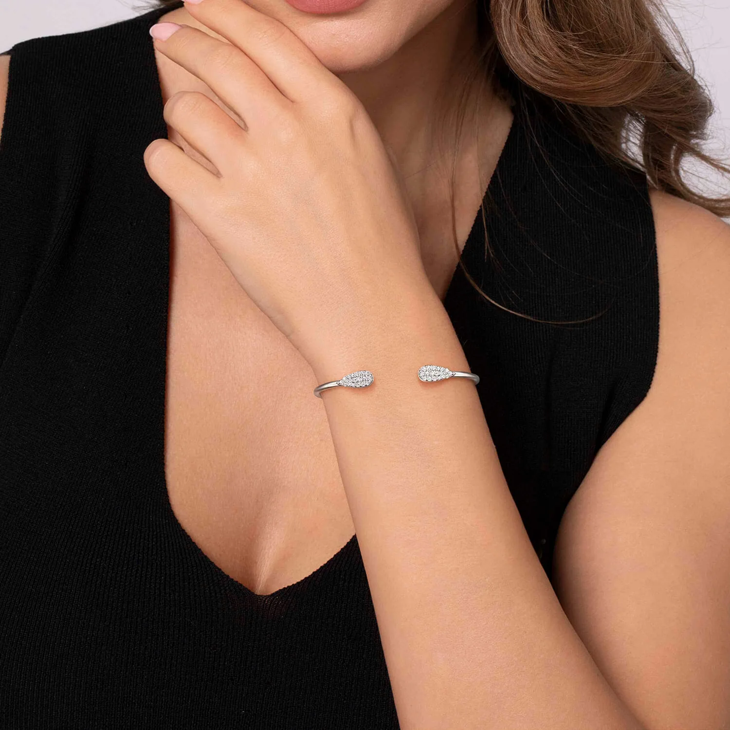 Teardrop White Sapphire Pave Split Bangle in Sterling Silver, photograph 4