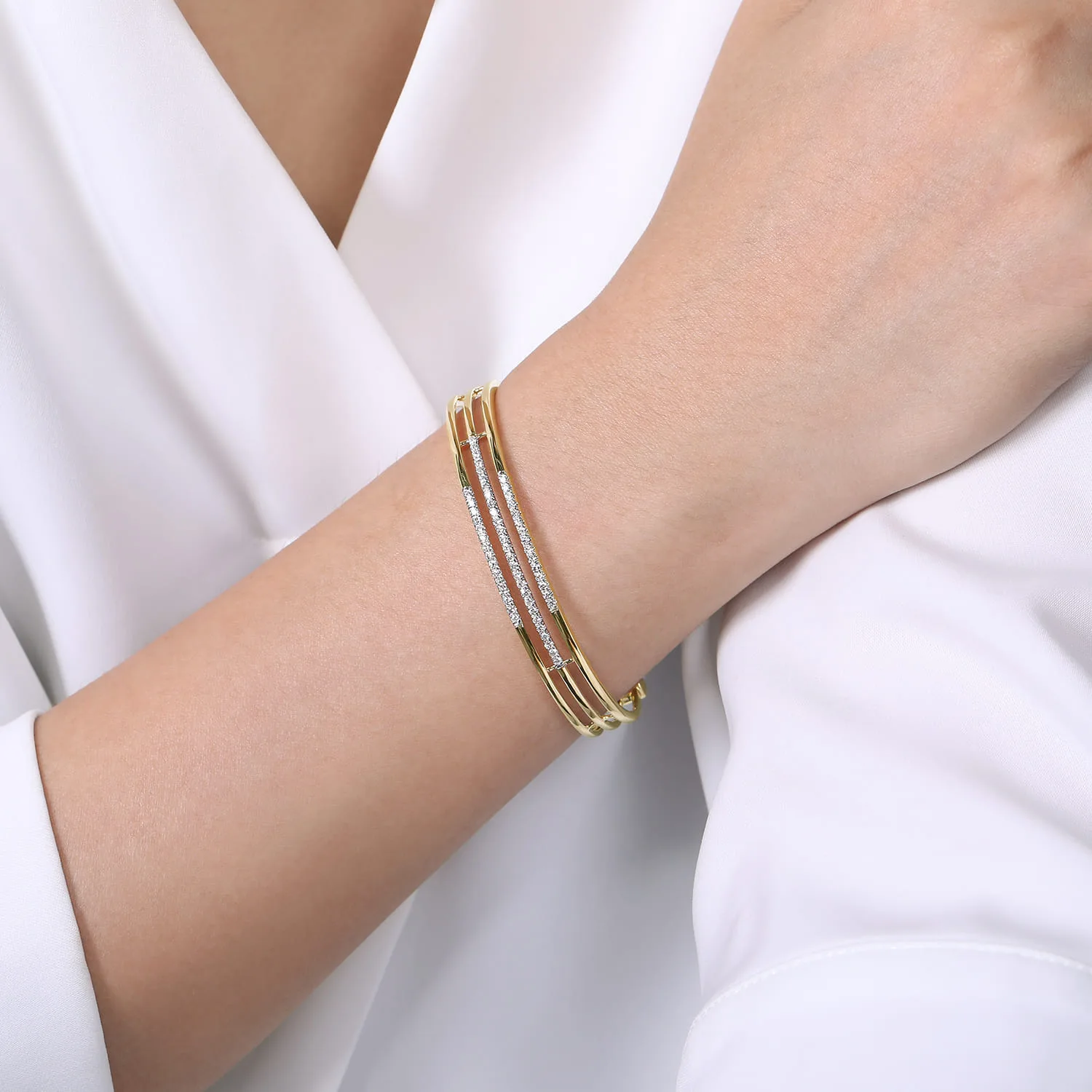 Chain Link Bangle with Diamond Frame in 14K Yellow Gold, photograph 4