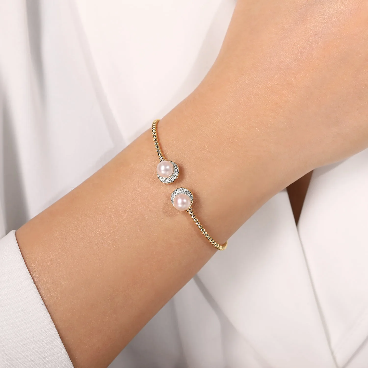 Pearl and Diamond Bangle in 14K Yellow Gold, photograph 4