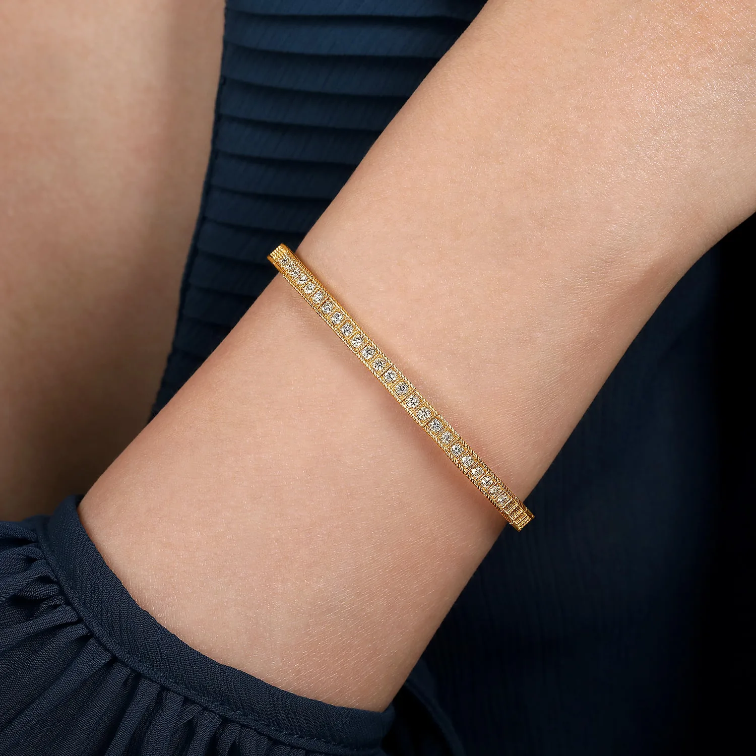 Diamond Bangle in 14K Yellow Gold, photograph 4