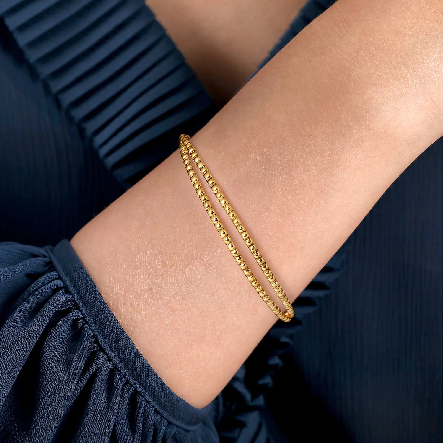 Open Double Row Textured Bangle in 14K Yellow Gold, photograph 4