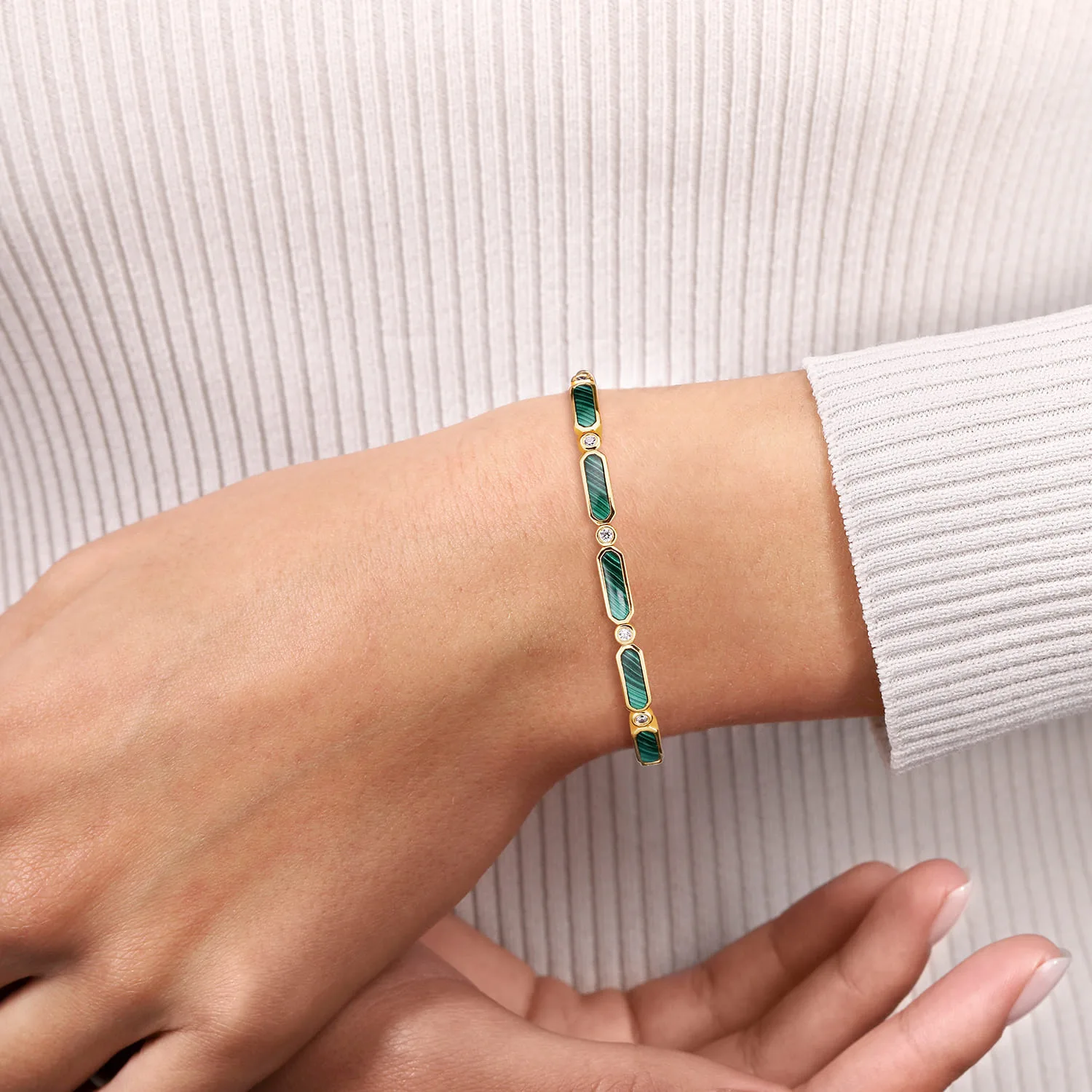 Diamond and Malachite Bujukan Bangle in 14K Yellow Gold, photograph 4