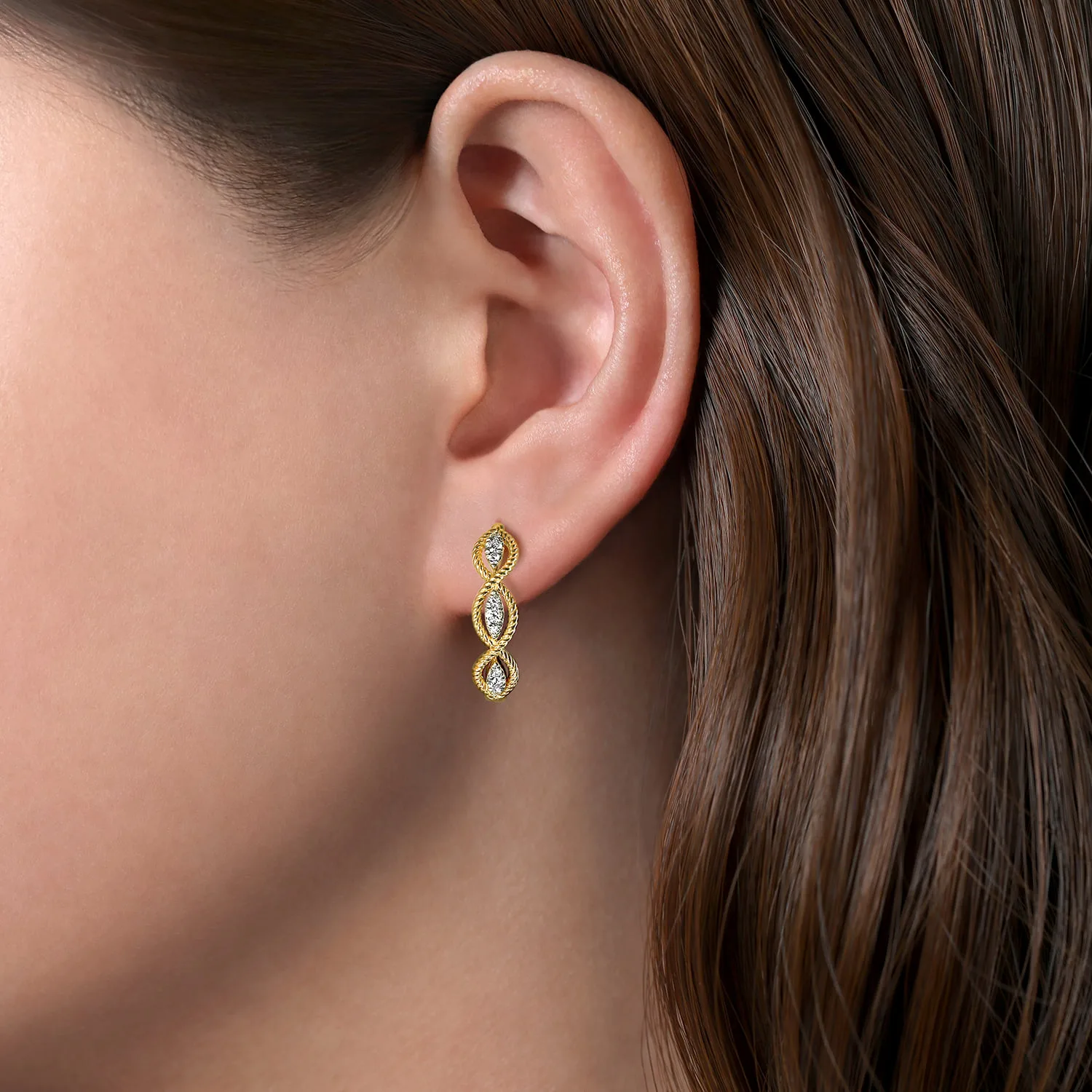 Twisted Layered 20mm Diamond Hoop Earrings in 14K Yellow Gold, photograph 2