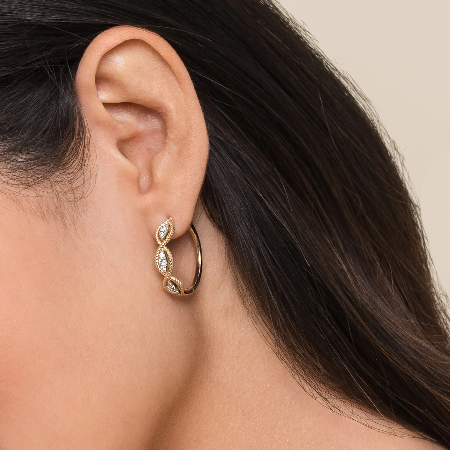 Twisted Layered 20mm Diamond Hoop Earrings in 14K Yellow Gold, photograph 4