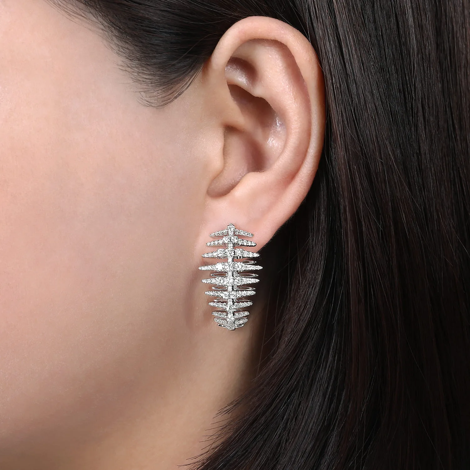 Diamond Fishbone Intricate Hoop Earrings in 18K White Gold, photograph 2