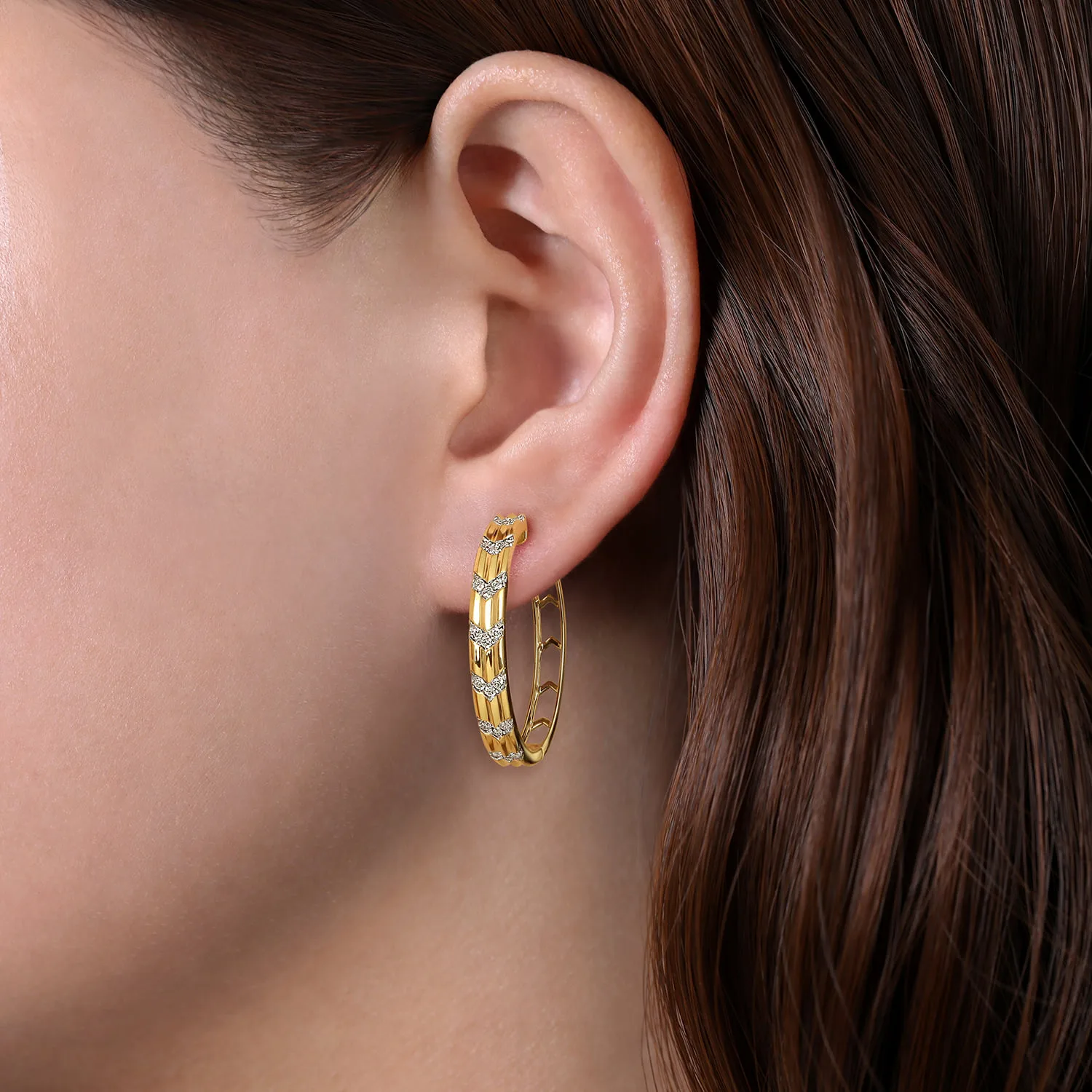 30mm Classic Diamond Hoop Earrings in 14K Yellow Gold, photograph 2