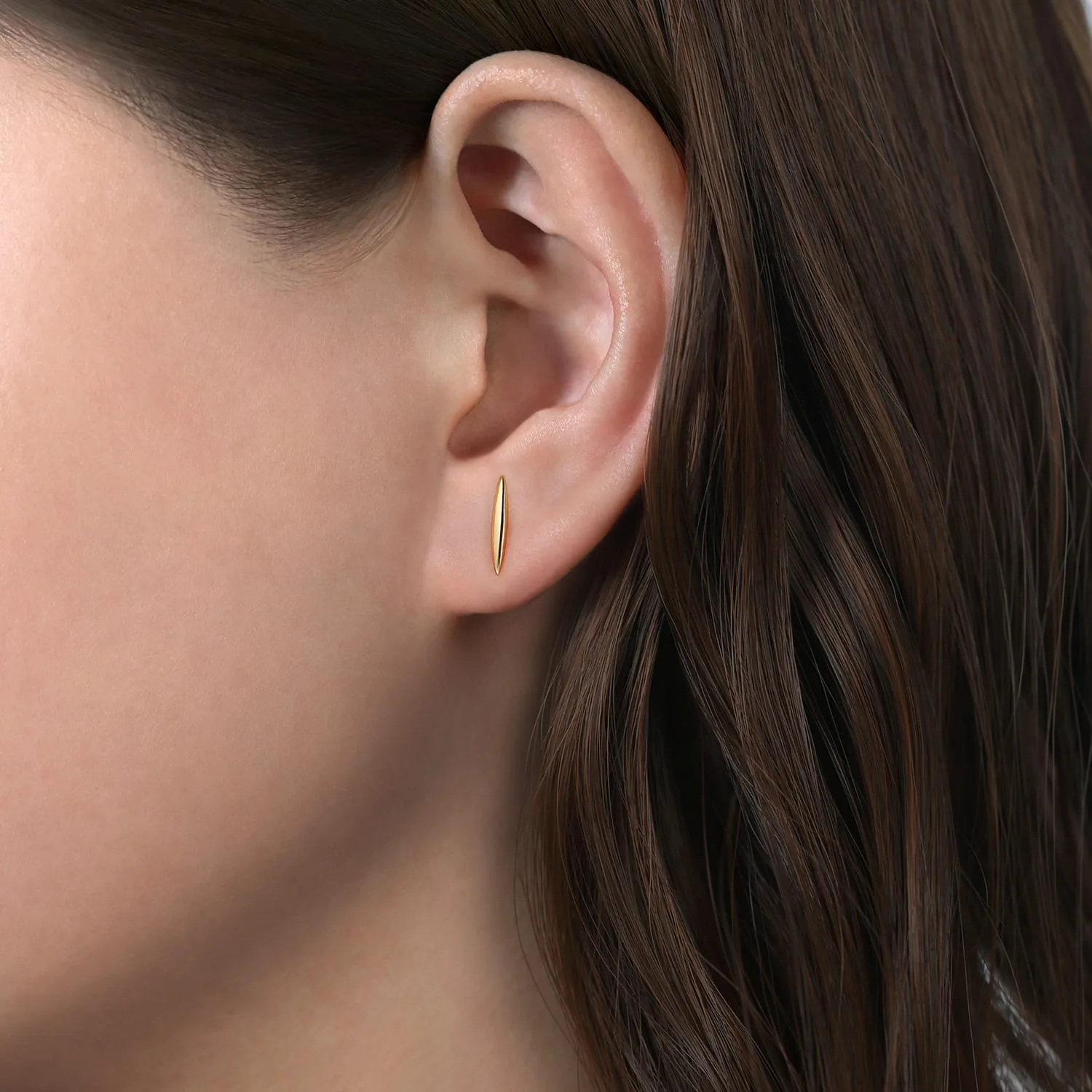 Smooth Bar Stud Earrings in 14K Yellow Gold, photograph 2