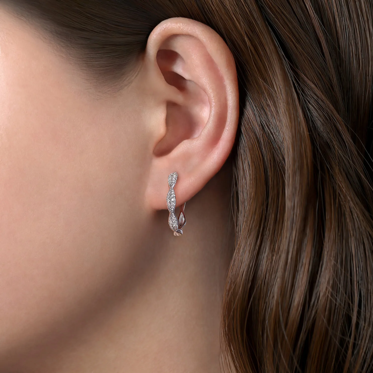 20mm Classic Diamond Hoop Earrings in 14K White Gold, photograph 2