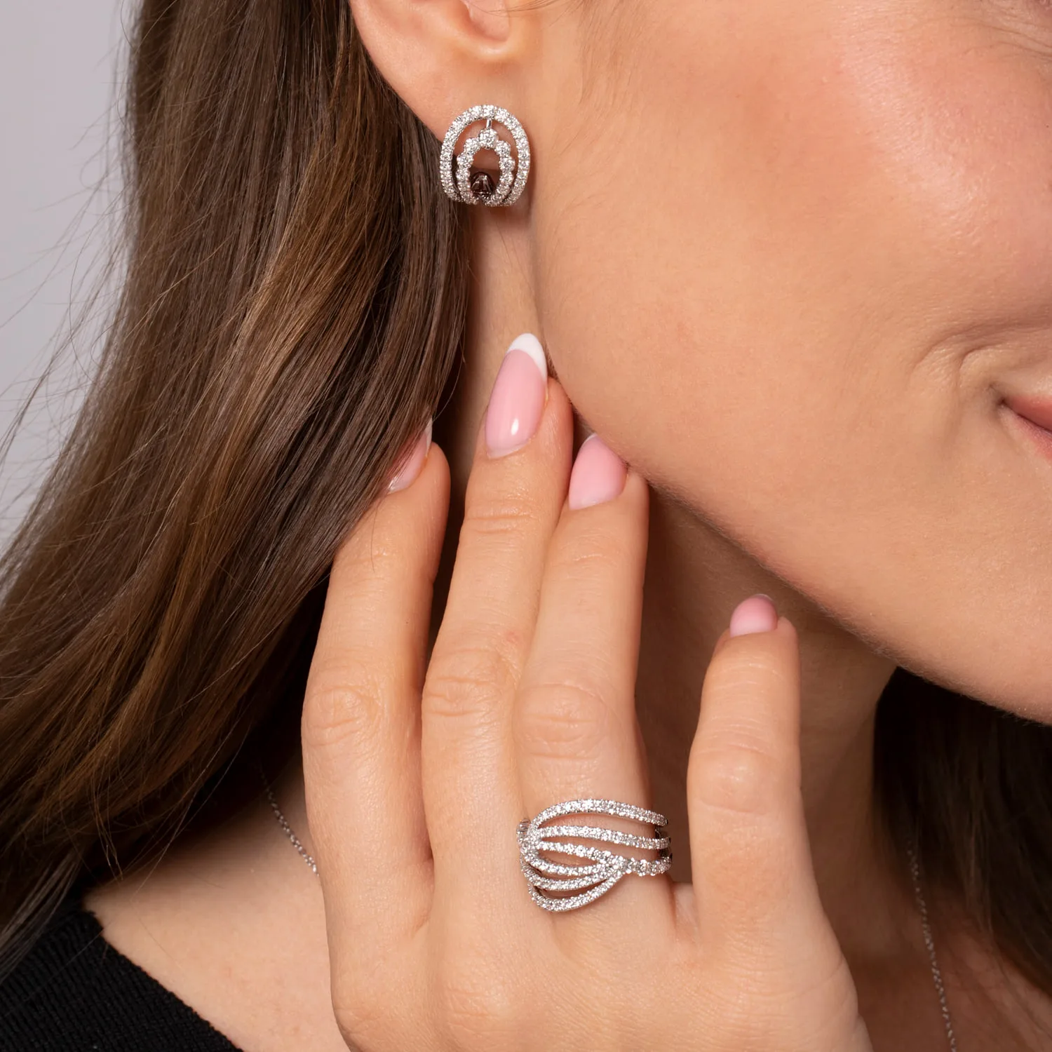 Graduating Diamond J Hoop Earrings in 14K White Gold, photograph 4