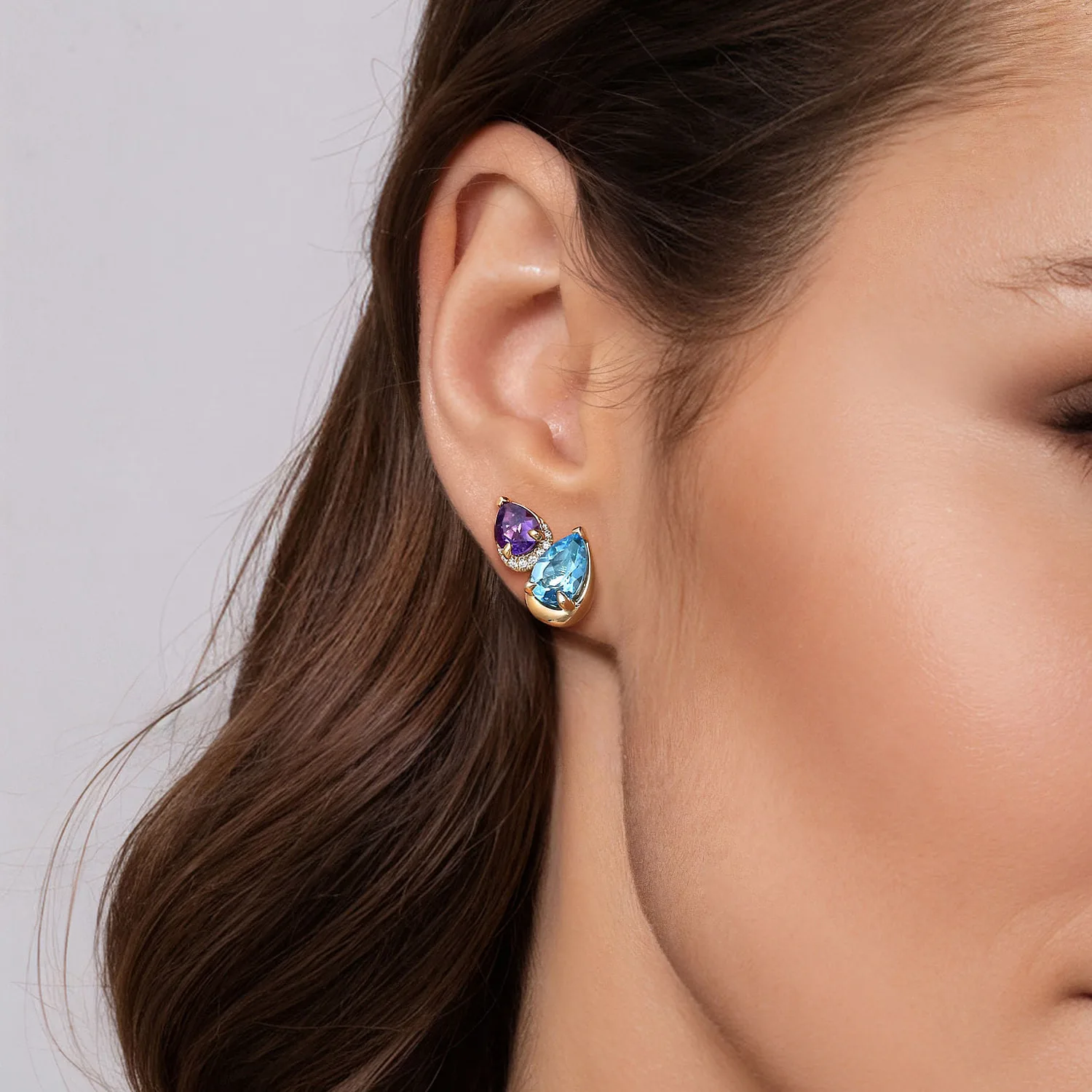 Toi et Moi Diamond Blue Topaz and Amethyst Stud Earrings in 14K Yellow Gold, photograph 2