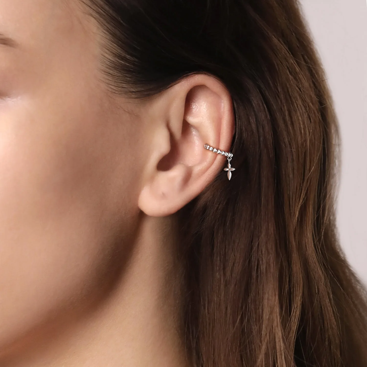 Single Bujukan Ear Cuff with Cross Charm in 14K White Gold, photograph 3