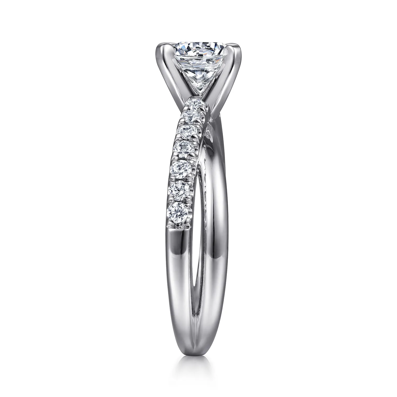 Round Twisted Diamond Engagement Ring in Platinum, photograph 5