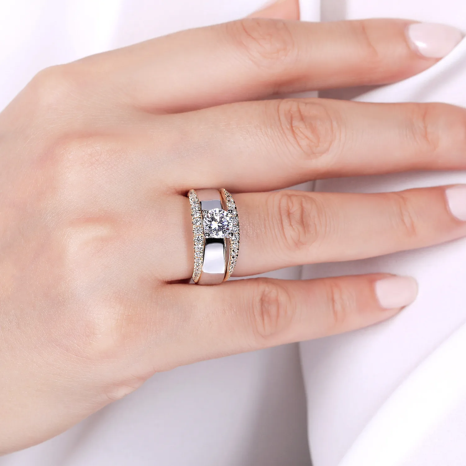Round Diamond Engagement Ring in 14K White/Yellow Gold, photograph 6