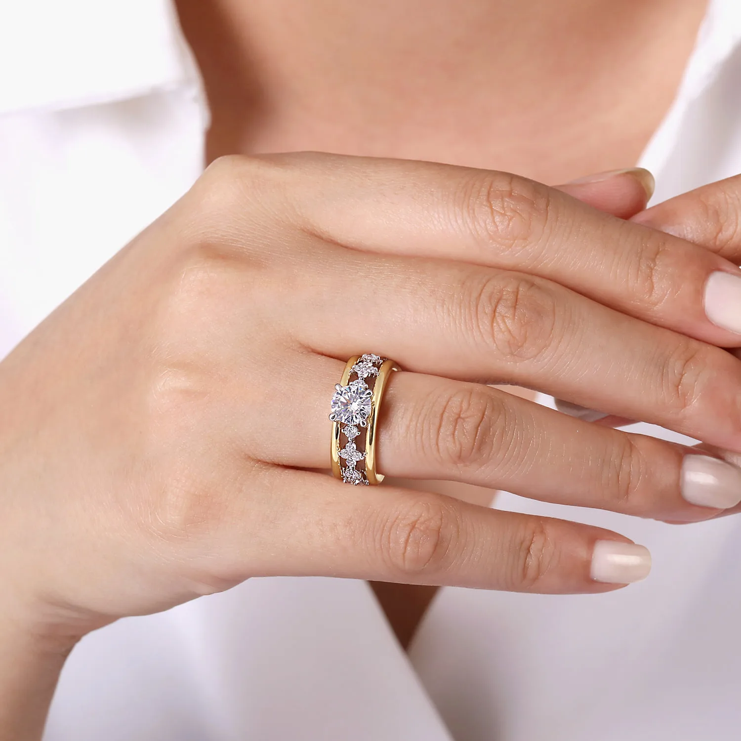 Round Diamond Engagement Ring in 14K White/Yellow Gold, photograph 6