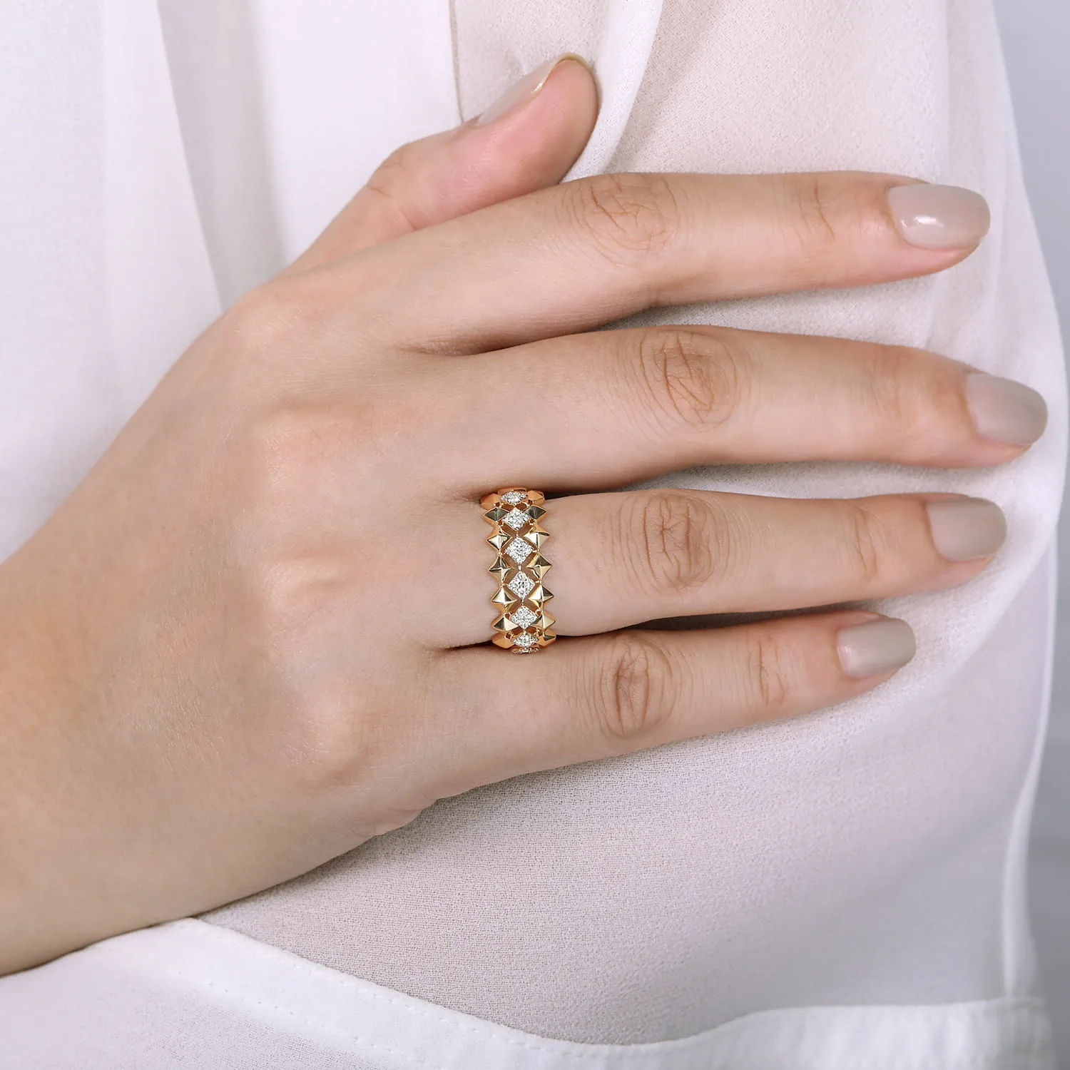 Geometric Diamond Station Grommet Ring in 14K Yellow Gold, photograph 5