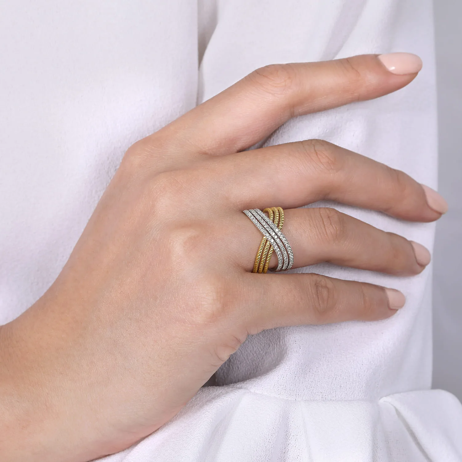 Twisted Rope and Diamond Criss Cross Ring in 14K Yellow Gold, photograph 5