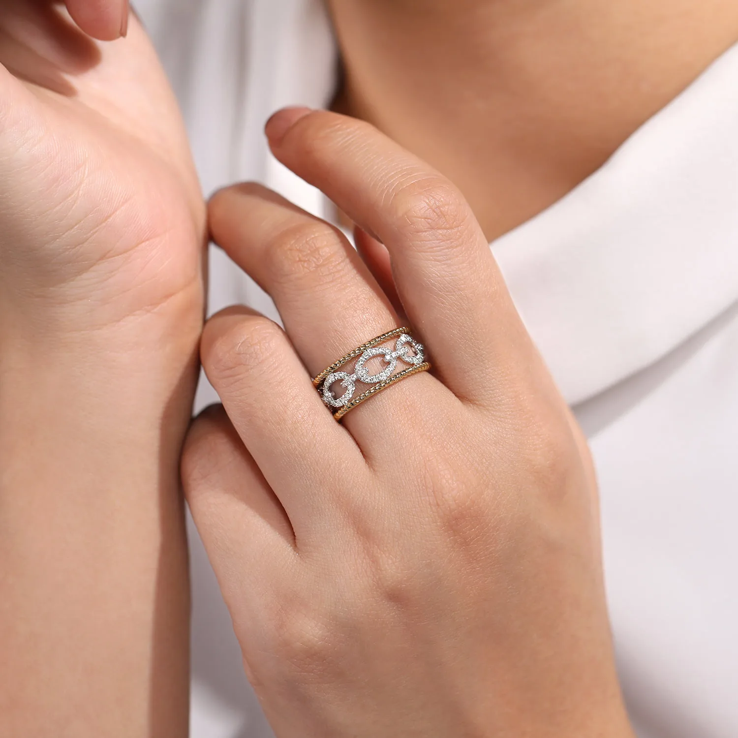 Diamond Link and Twisted Rope Ring in 14K White/Yellow Gold, photograph 5