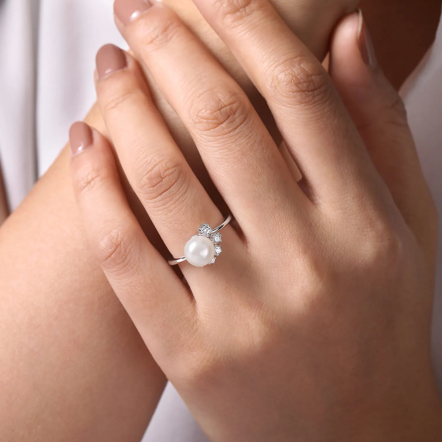 Pearl Ring with Diamond Accent in 14K White Gold, photograph 5