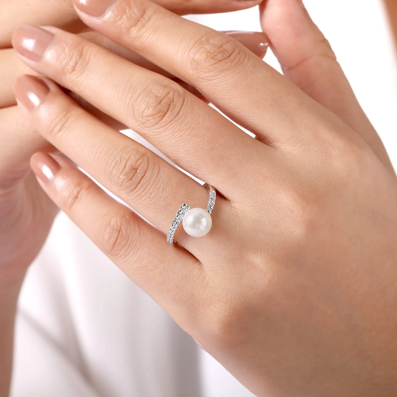 Bypass Pearl and Diamond Ring in 14K White Gold, photograph 5