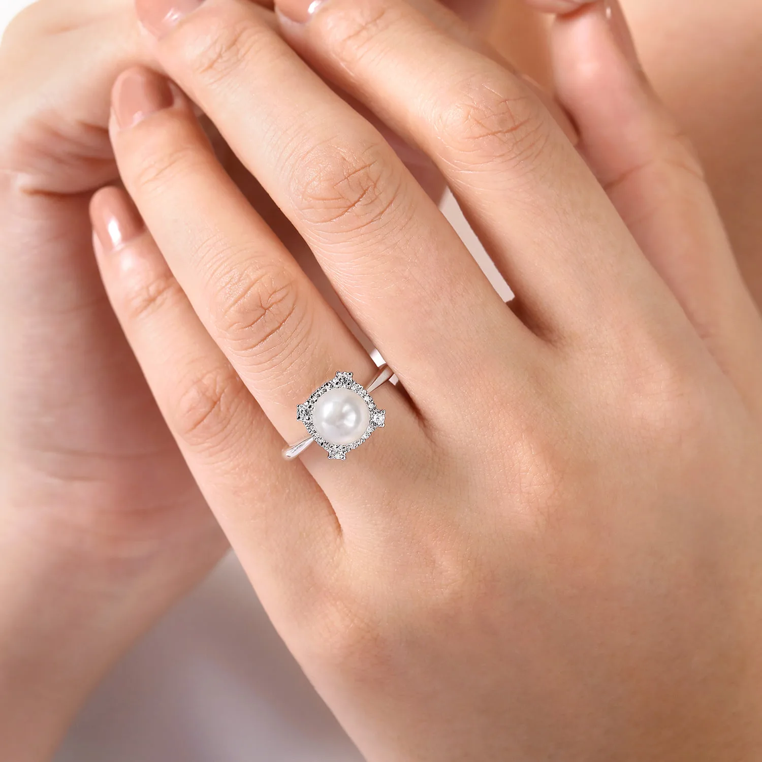 Pearl Ring with Diamond Halo in 14K White Gold, photograph 5