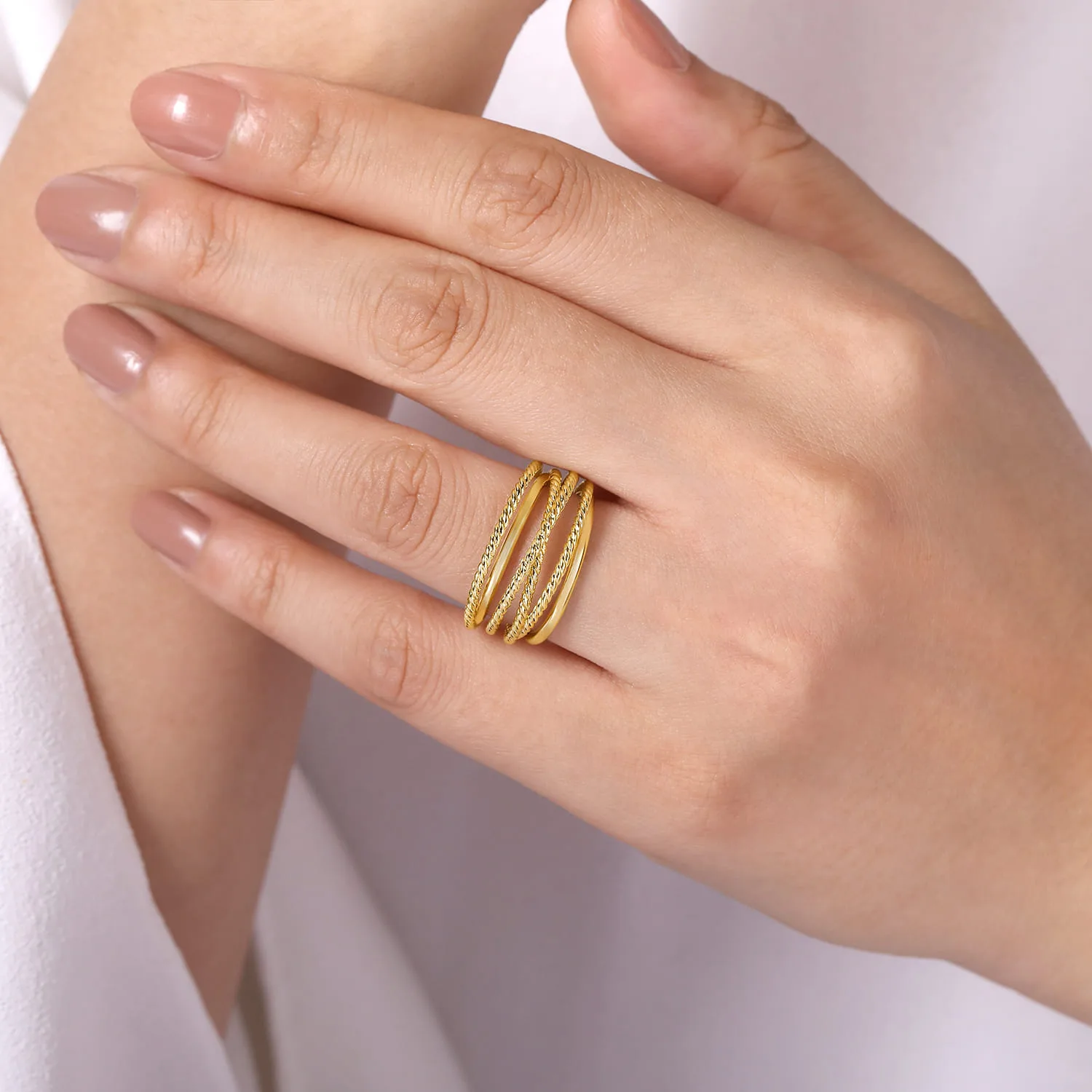 Wide Intersecting Twisted Rope Ring in 14K Yellow Gold, photograph 4