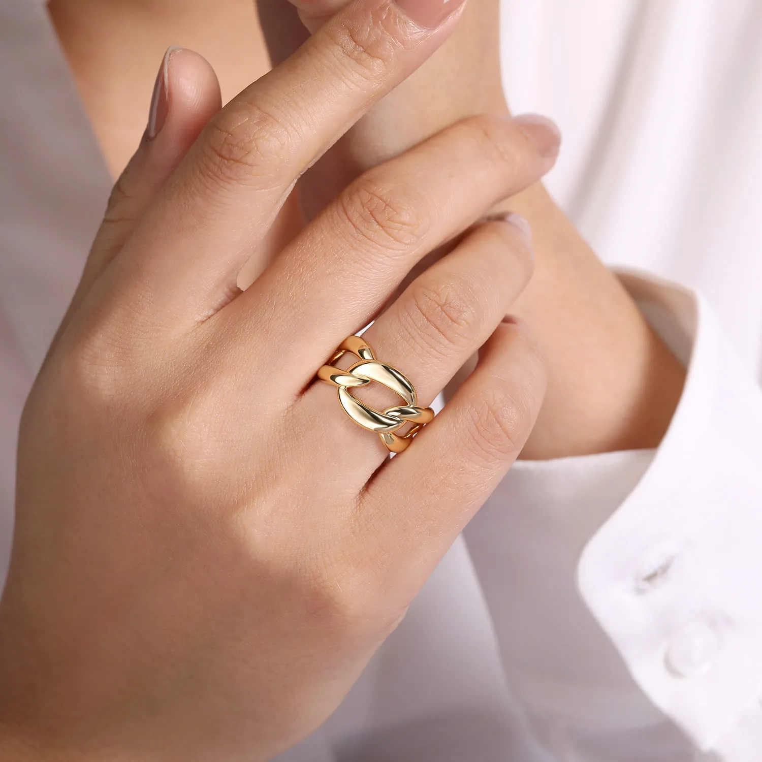 Link Chain Wide Band Ring in 14K Yellow Gold, photograph 5