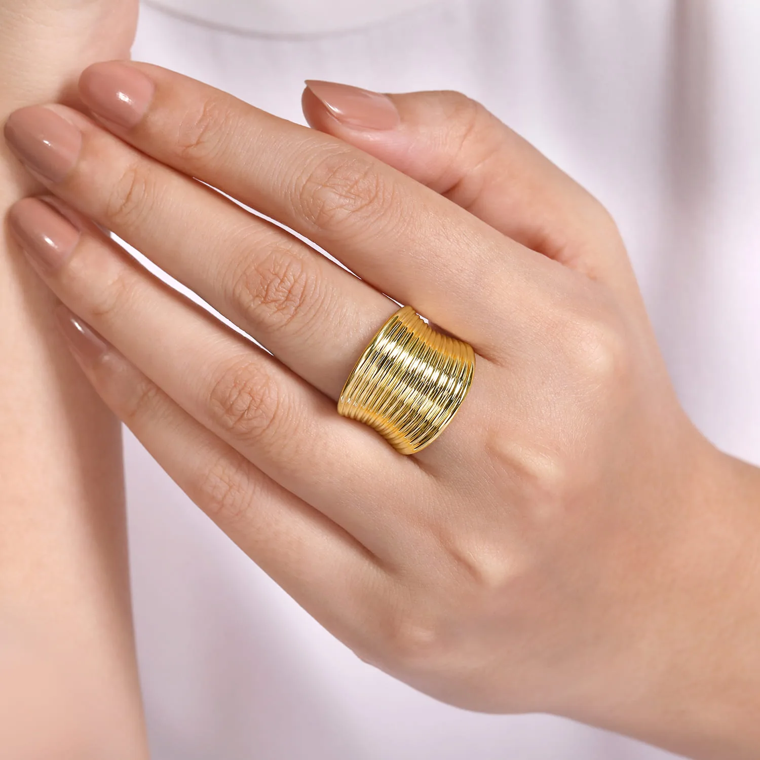 Wide Horizontal Rows Convex Ring in 14K Yellow Gold, photograph 5
