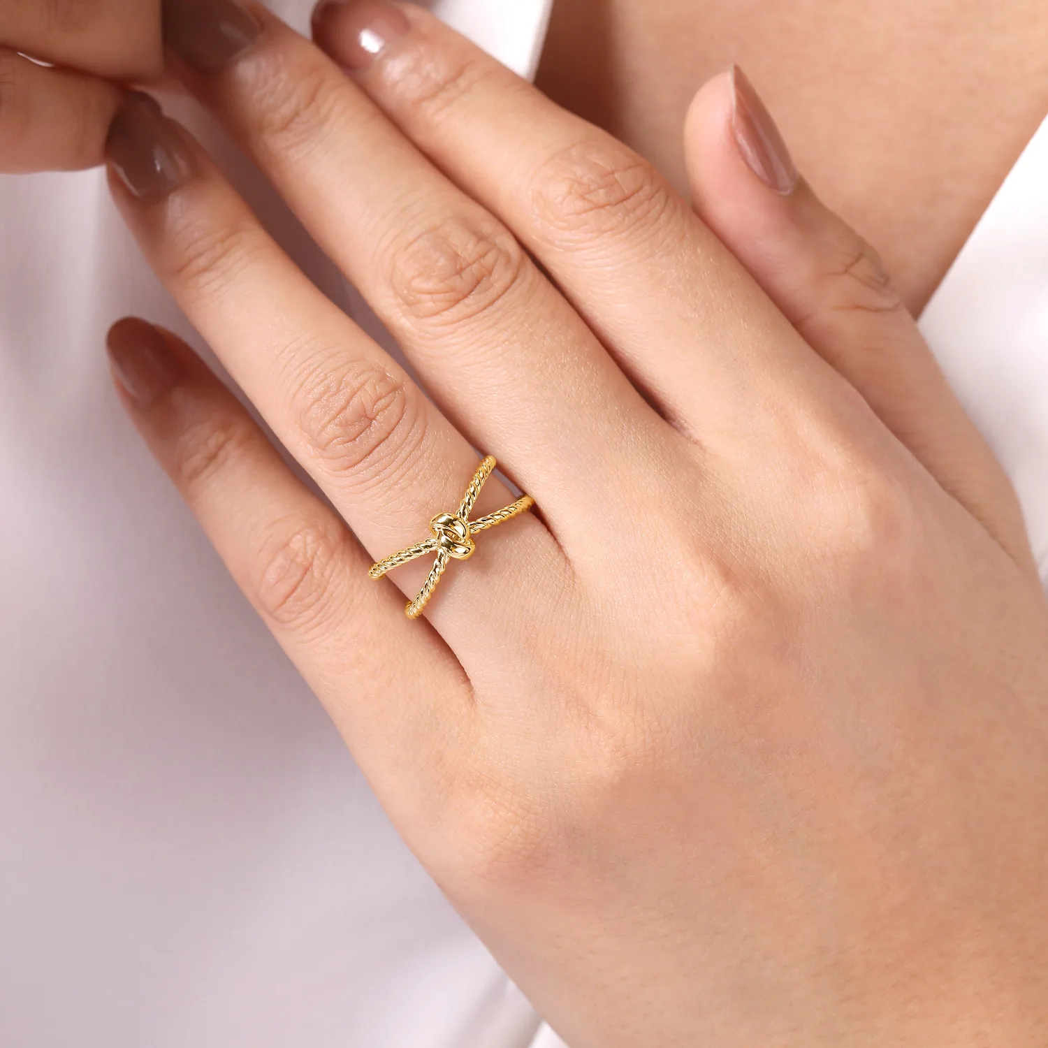 Twisted Rope Criss Cross Ring in 14K Yellow Gold, photograph 5