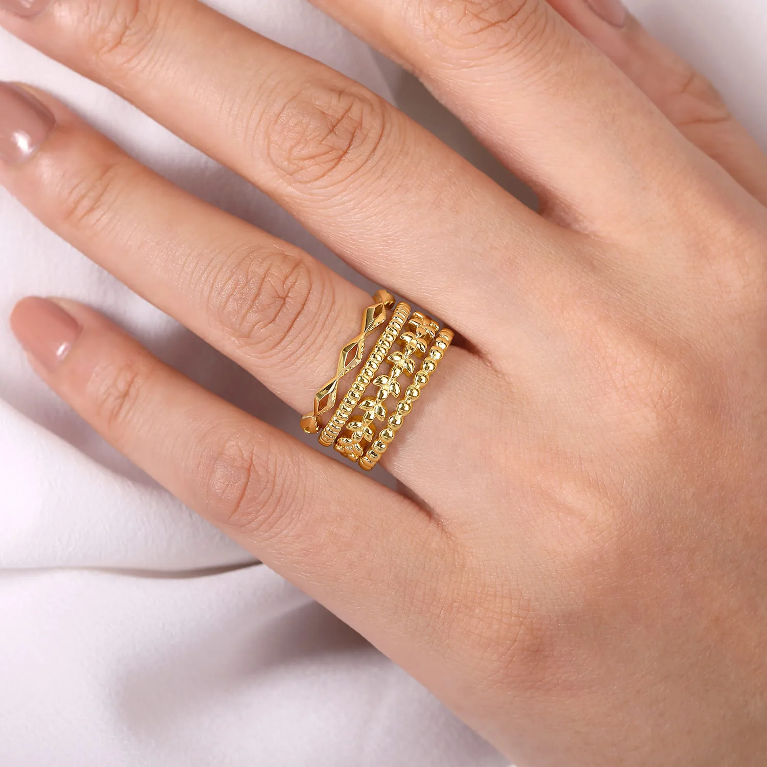 Multi Row Wide Ring in 14K Yellow Gold, photograph 5