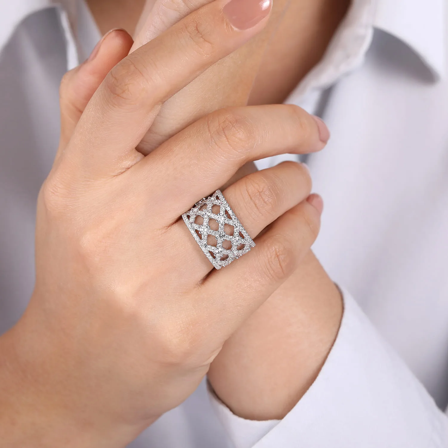 Cutout Diamond Wide Band Ring in 14K White Gold, photograph 5