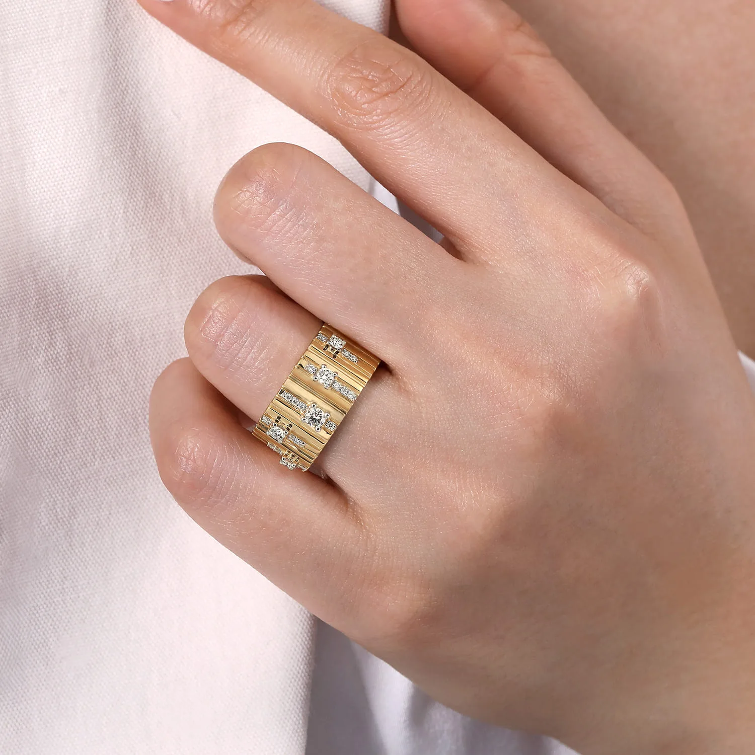Contemporary Diamond Station Wide Band Ring in 18K Yellow Gold, photograph 5