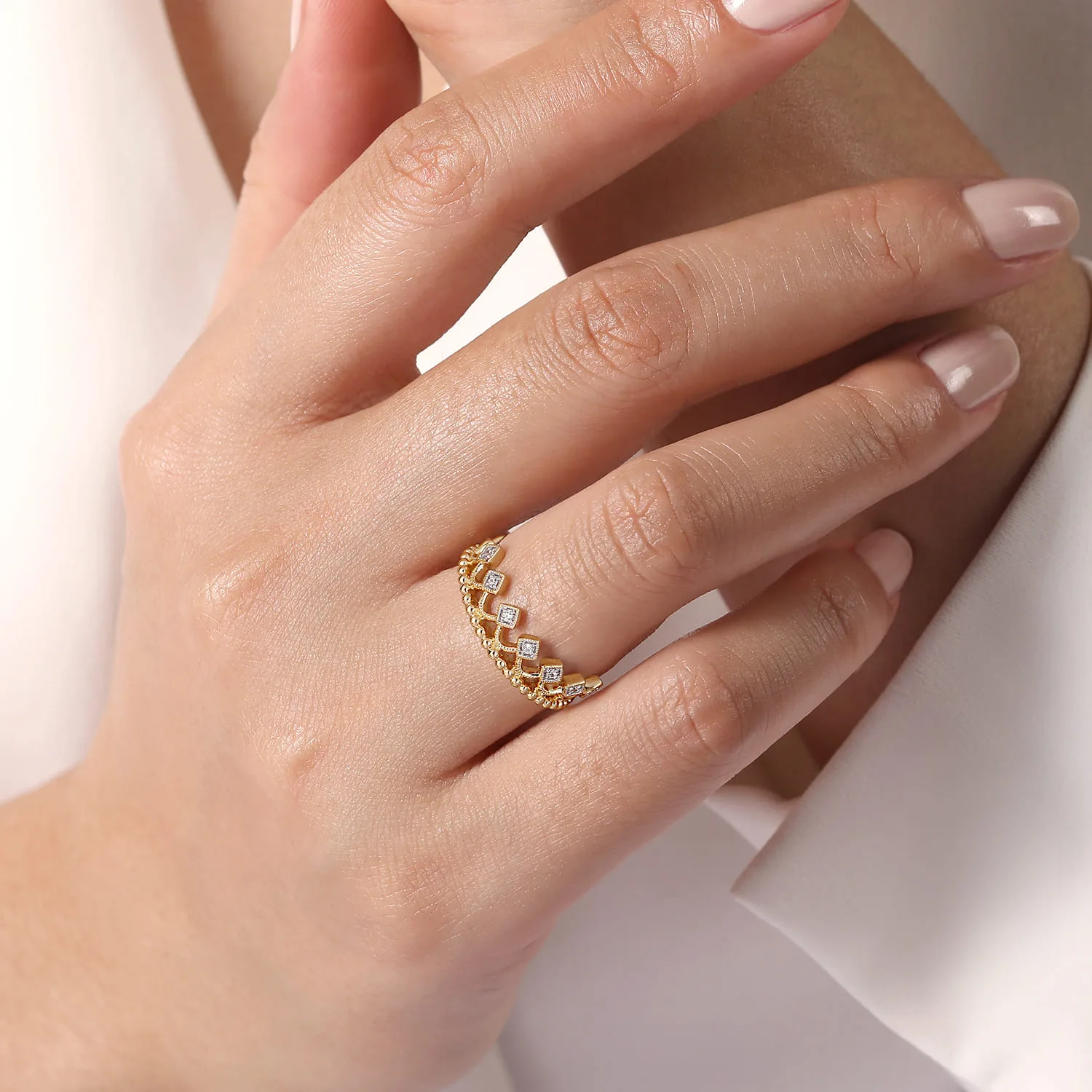 Diamond Crown Ring in 14K Yellow Gold, photograph 5