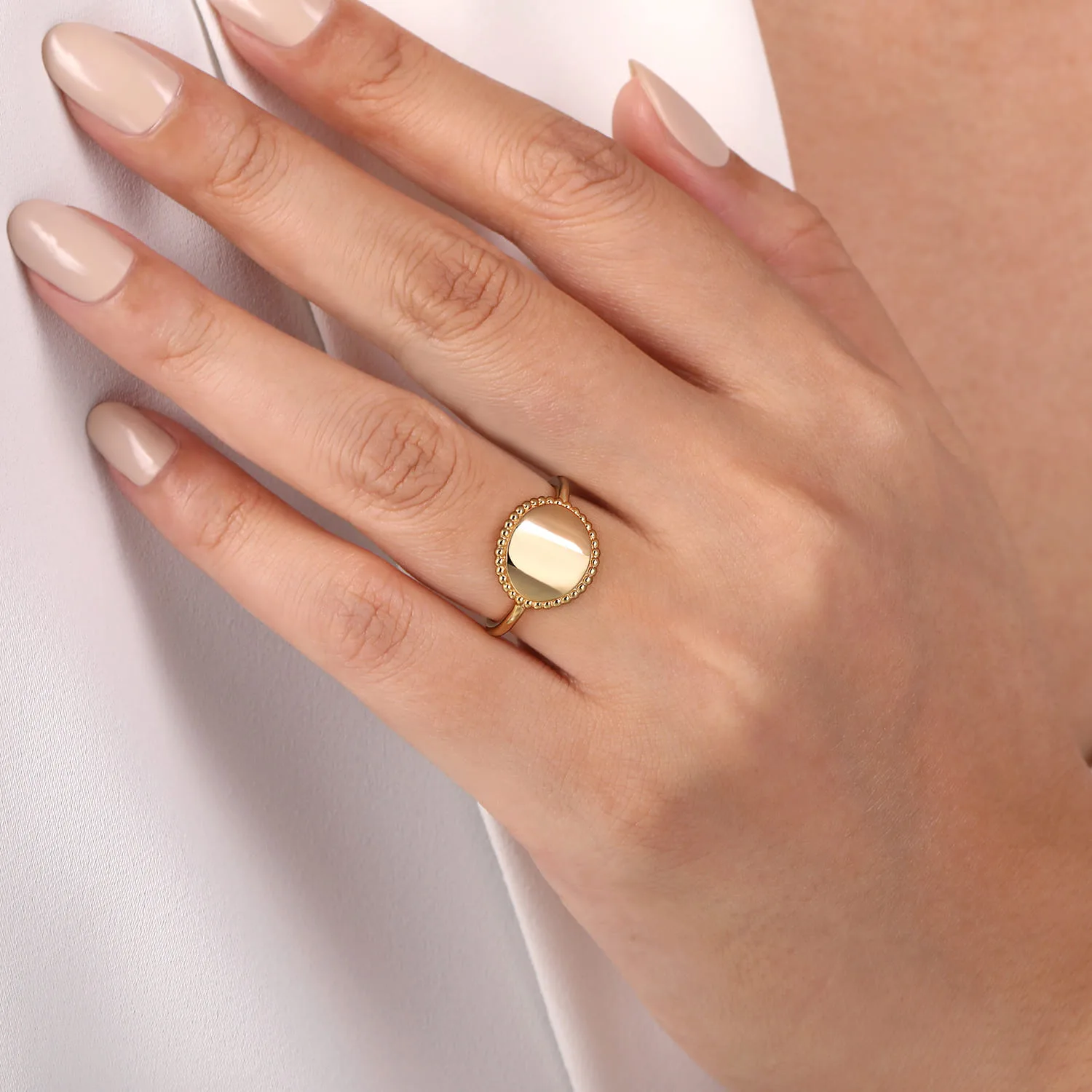 Bujukan Frame Engravable Ring in 14K Yellow Gold, photograph 5
