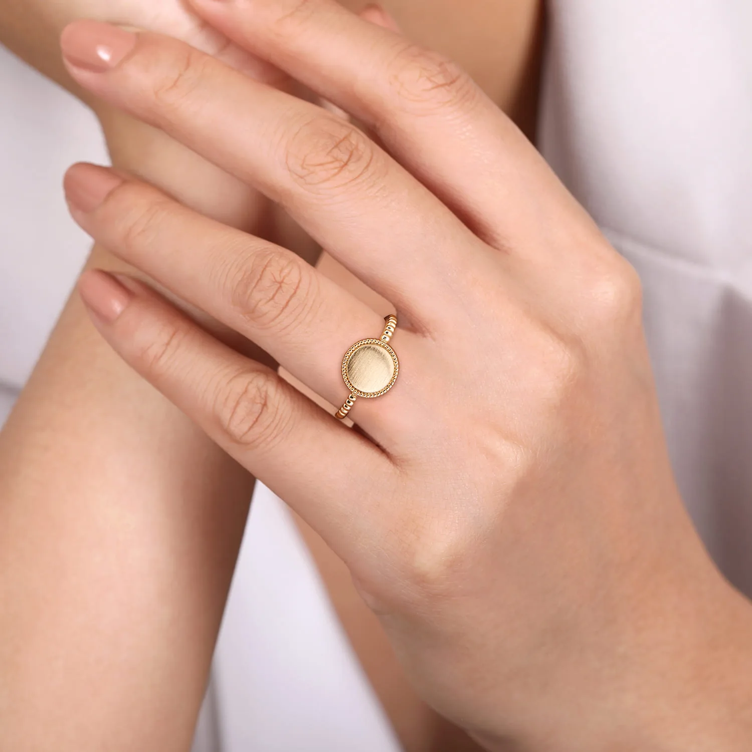 Bujukan Engravable Signet Ring in 14K Yellow Gold, photograph 5