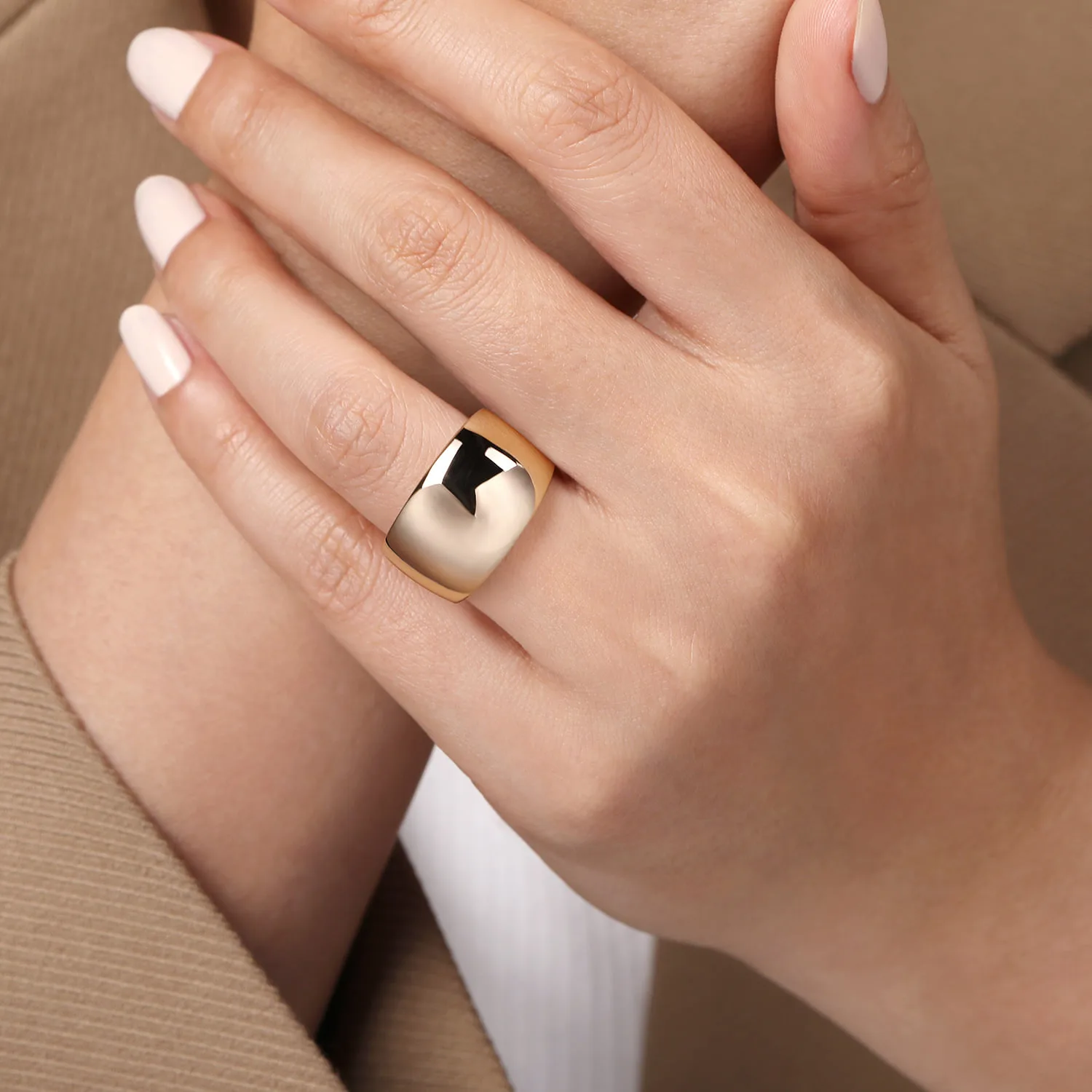 Bujukan Cigar Band in 14K Yellow Gold, photograph 5