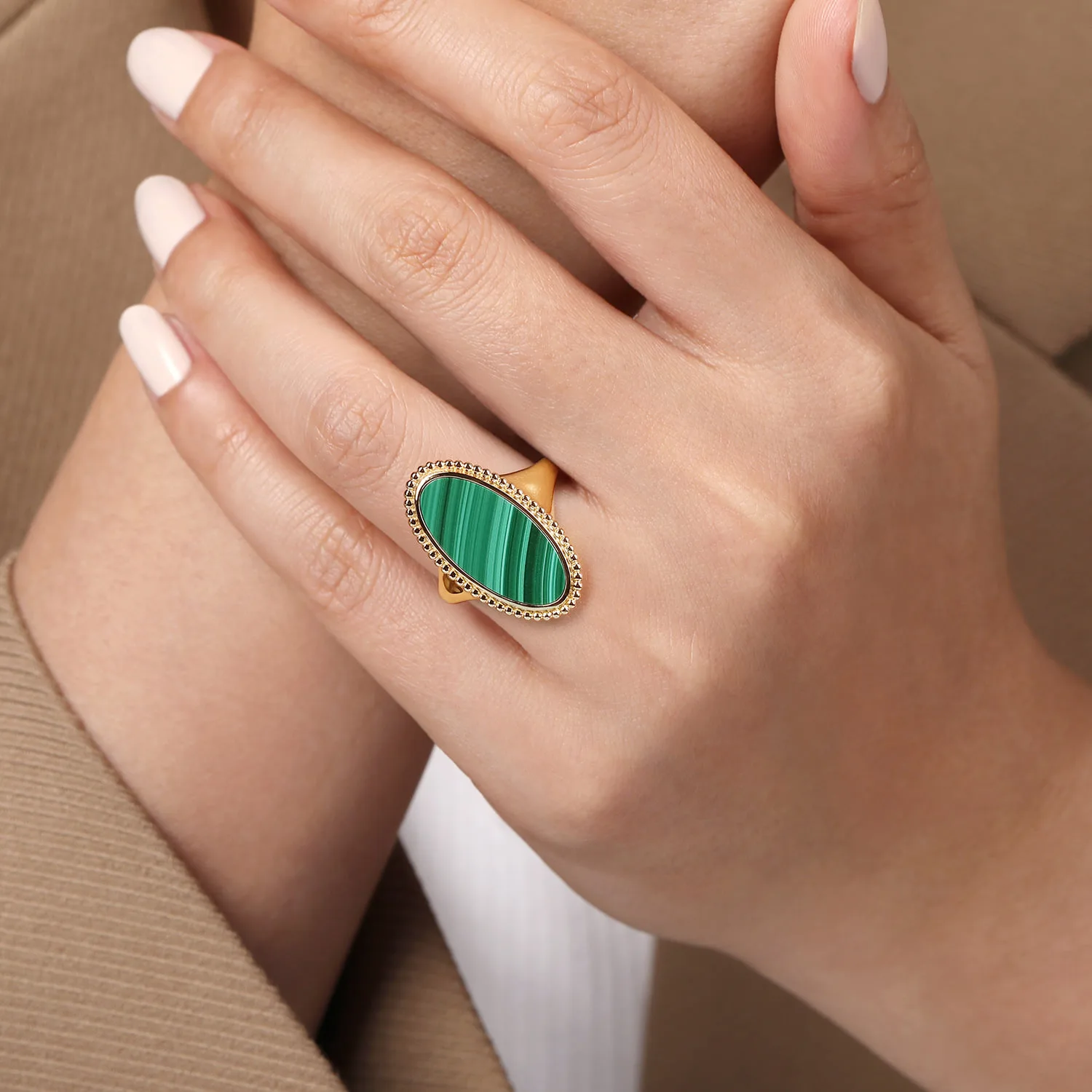 Oval Malachite Inlay Signet Ring in 14K Yellow Gold, photograph 5
