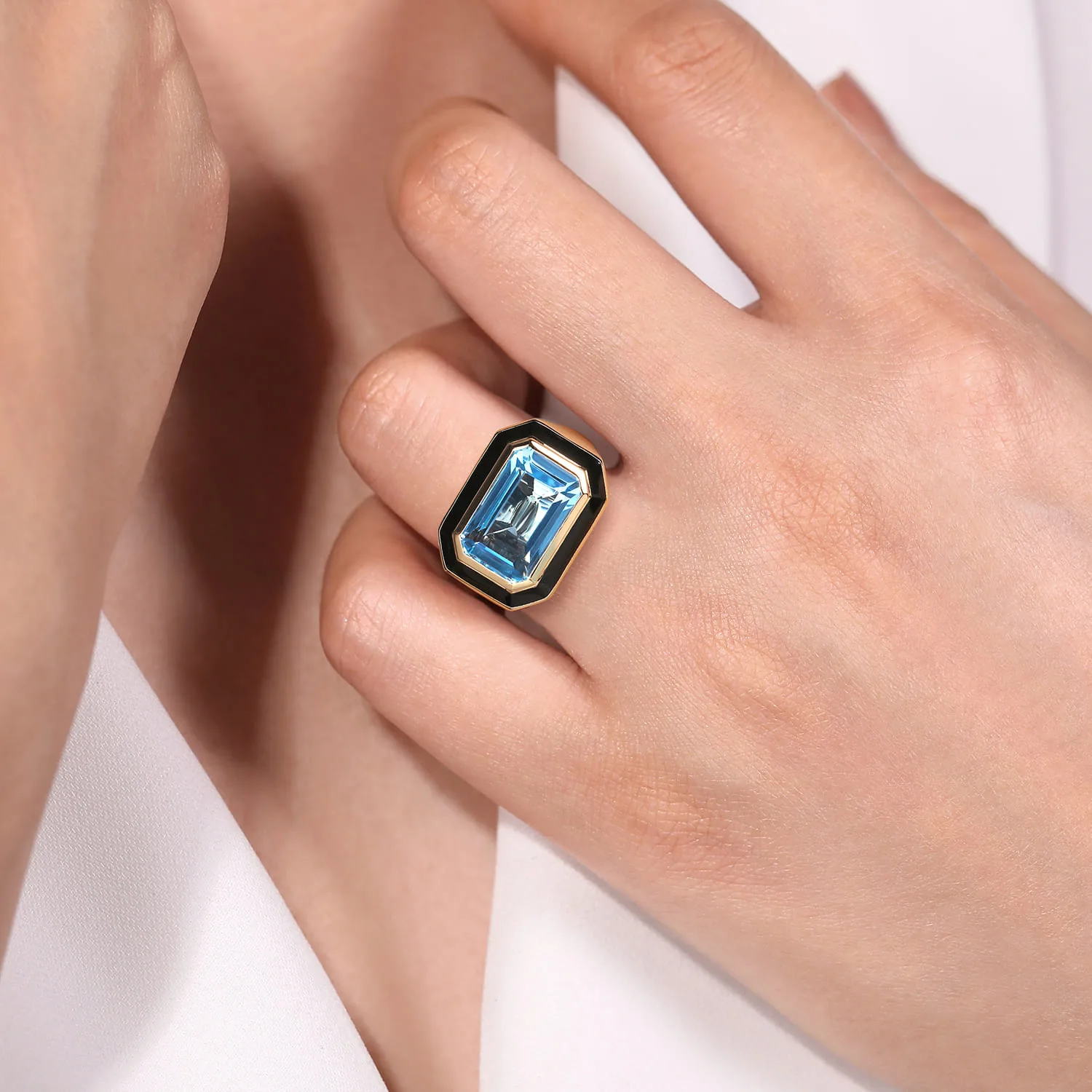 Blue Topaz Cocktail Ring with Black Enamel in 14K Yellow Gold, photograph 5