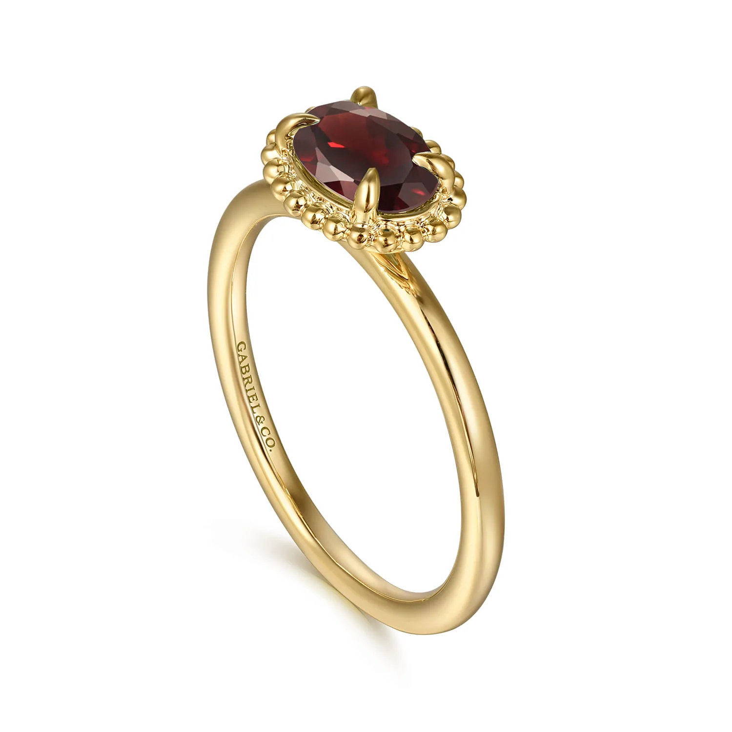 Garnet Bujukan Ladies Ring in 14K Yellow Gold, photograph 3