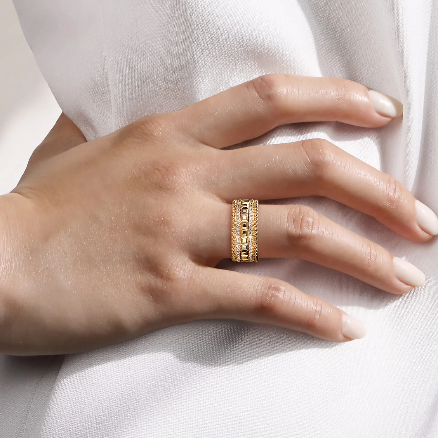 Diamond and Rope Wide Band Ladies Ring in 14K Yellow Gold, photograph 5