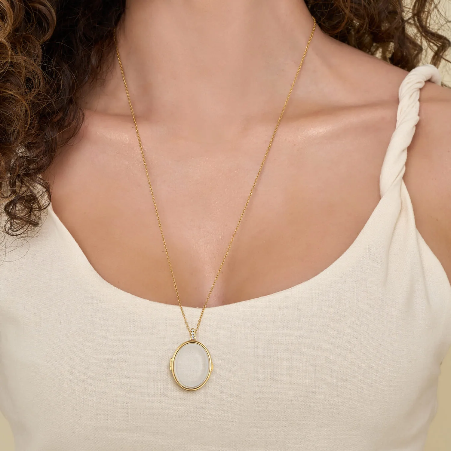 25 inch Glass Front Locket Necklace in 14K Yellow Gold, photograph 5