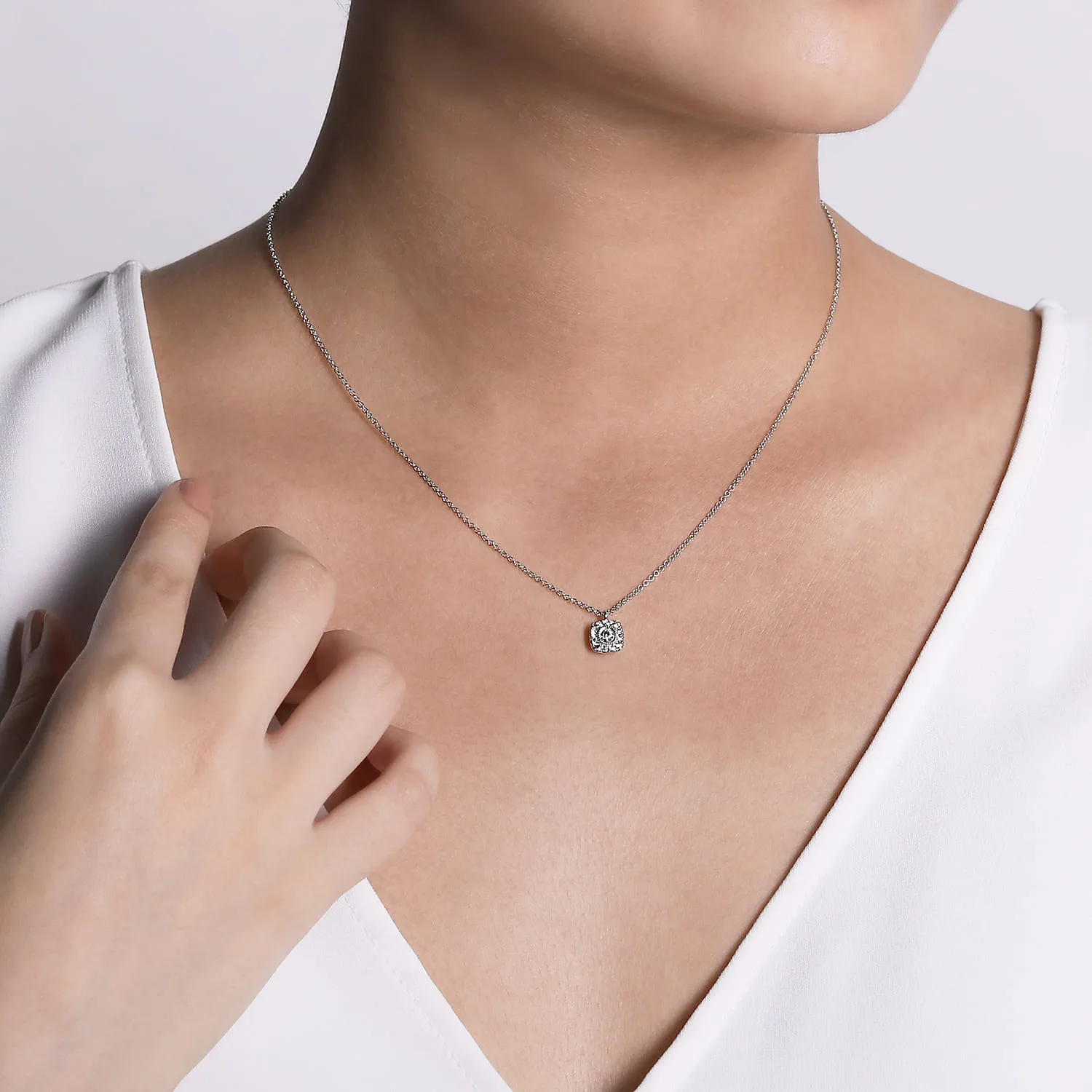 Diamond Halo Pendant Necklace in 14K White Gold, photograph 3