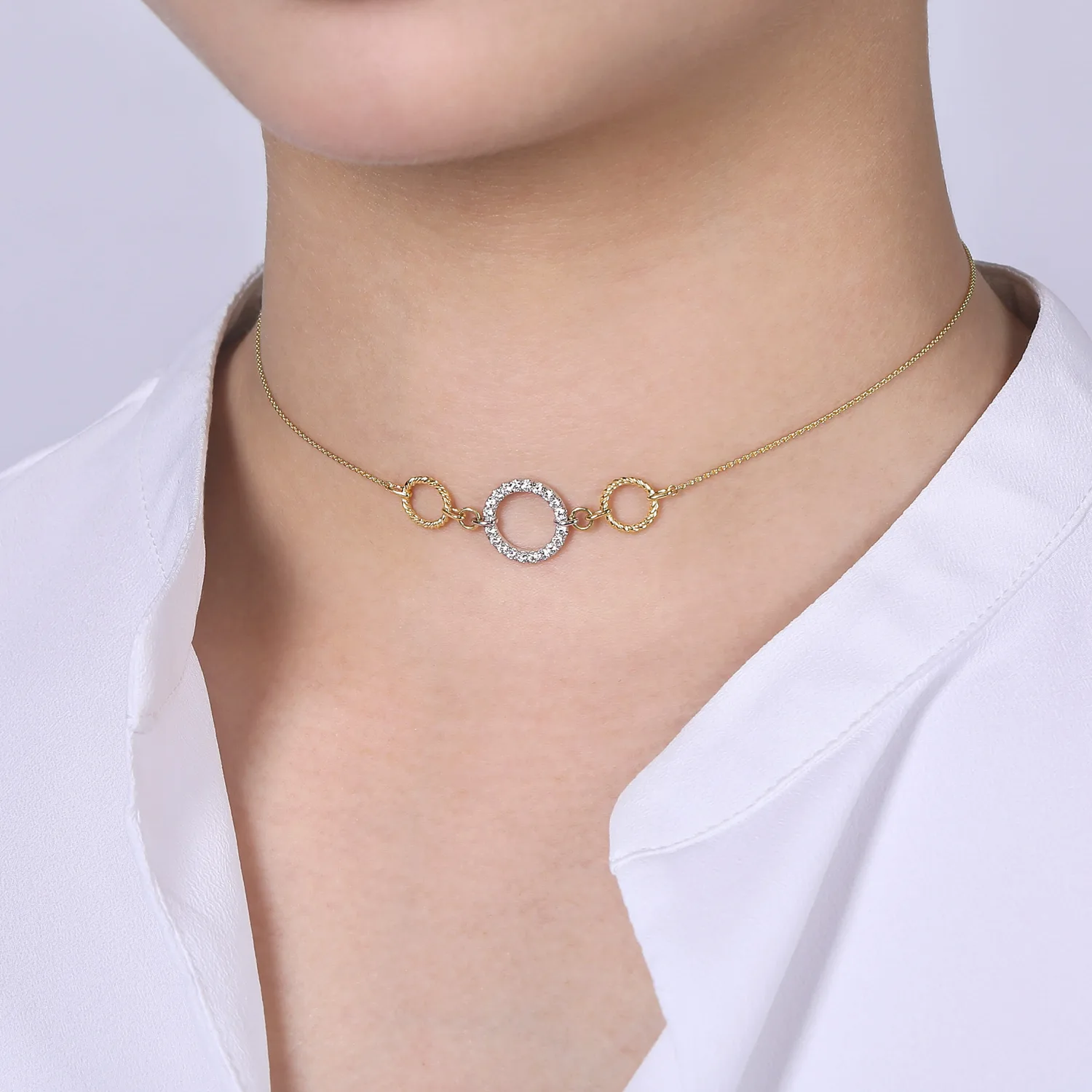 Twisted Rope and Pave Diamond Circle Choker Necklace in 14K White/Yellow Gold, photograph 3