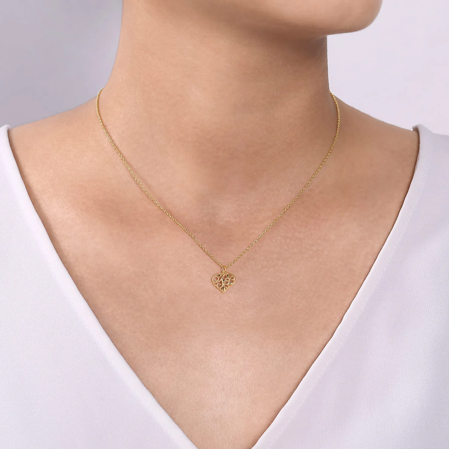 Swirling Pendant Necklace in 14K Yellow Gold, photograph 3