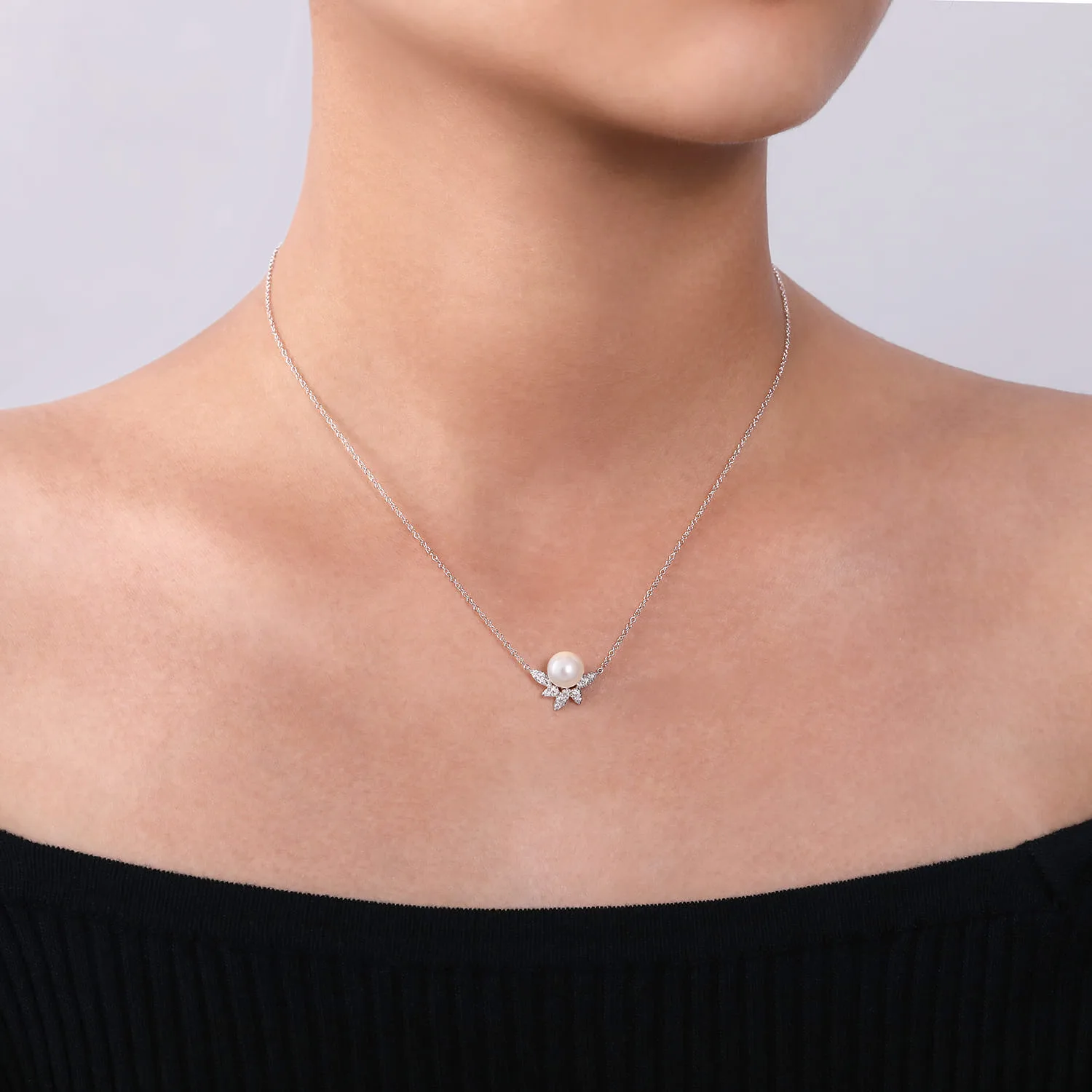 Pearl and Diamond Necklace in 14K White Gold, photograph 3