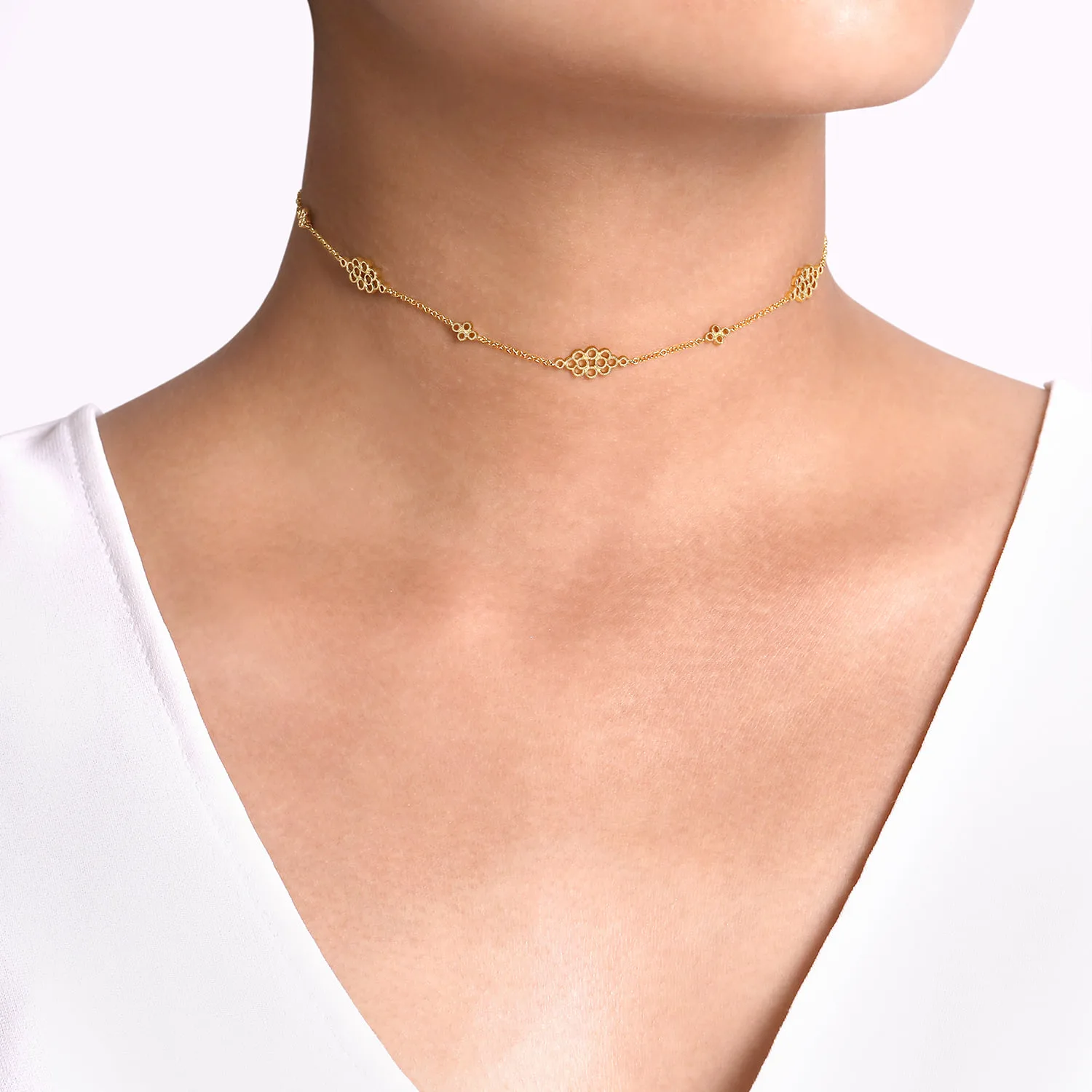 Multi Circle Casted Station Necklace in 14K Yellow Gold, photograph 3