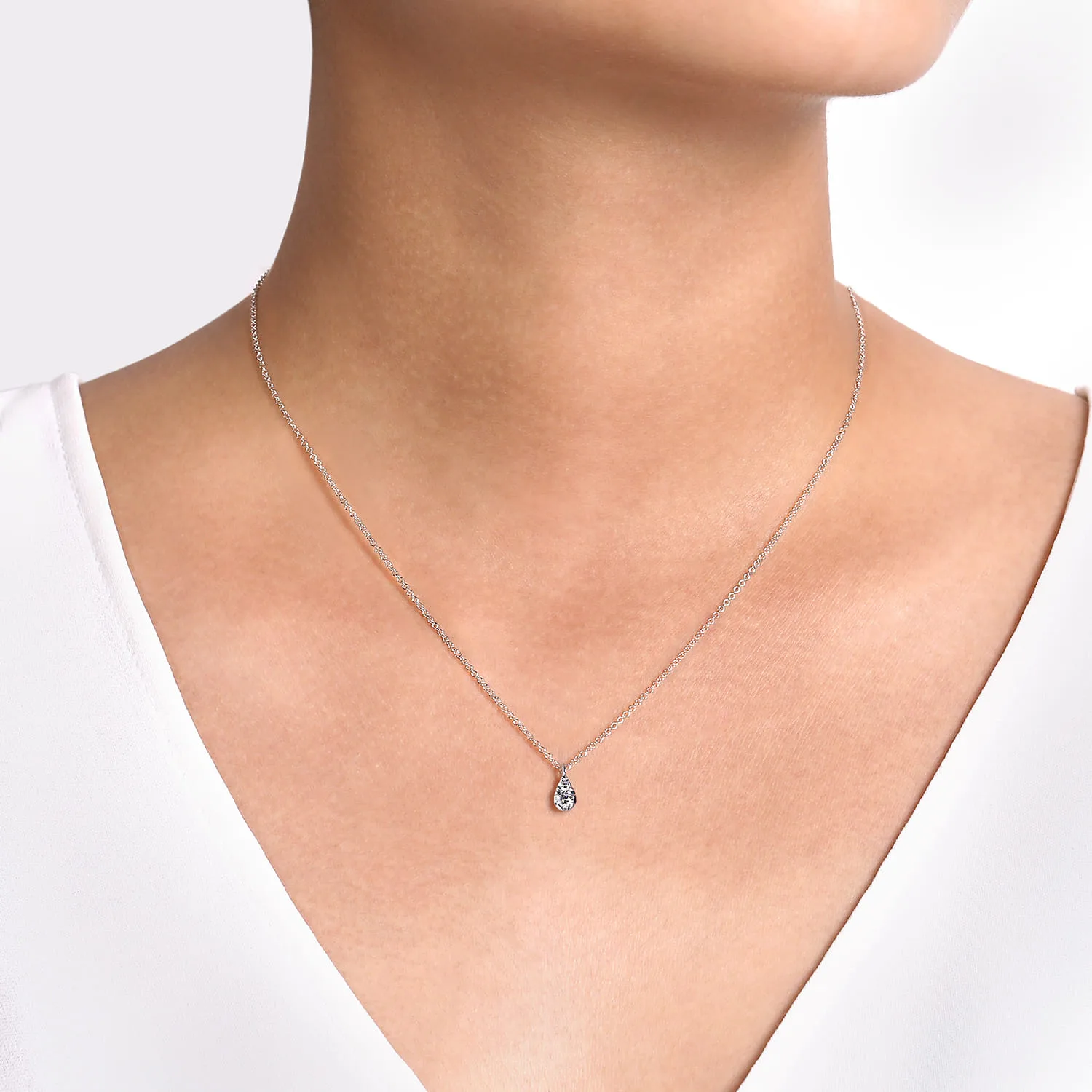 Diamond Teardrop Pendant Necklace in 14K White Gold, photograph 3