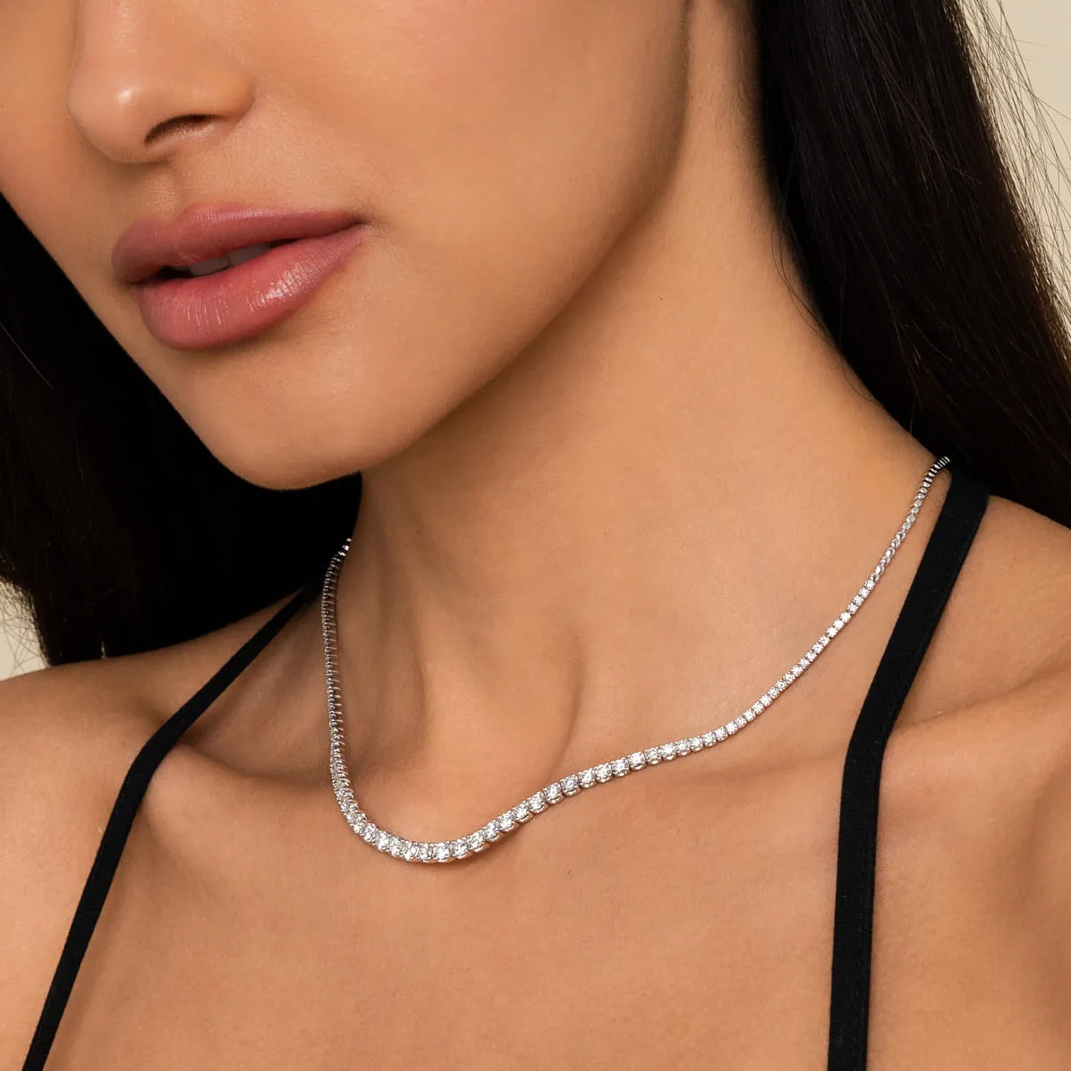Graduated Diamond Necklace in 14K White Gold, photograph 3